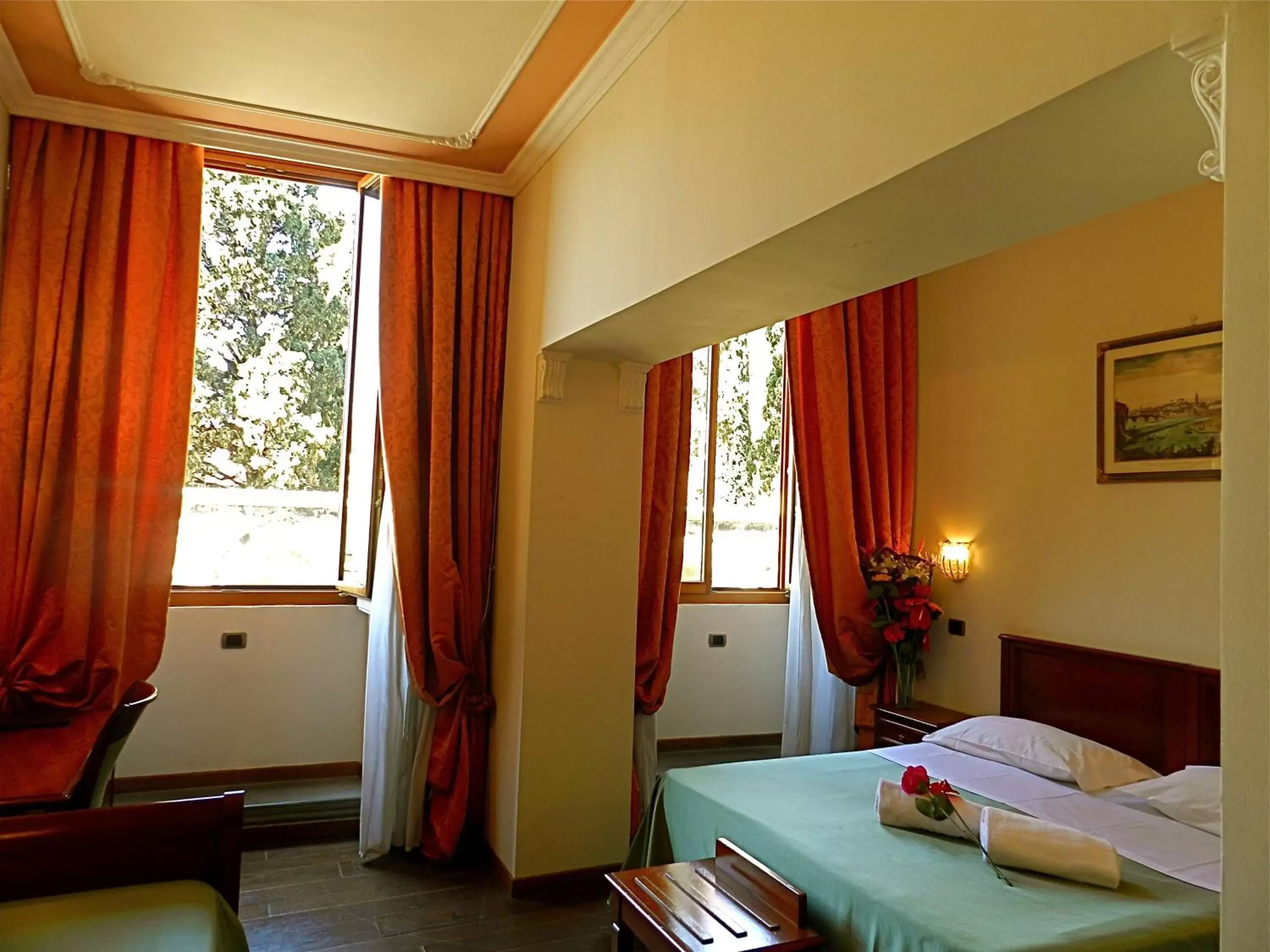 Photo of the whole room, Bed in Domus Florentiae Hotel