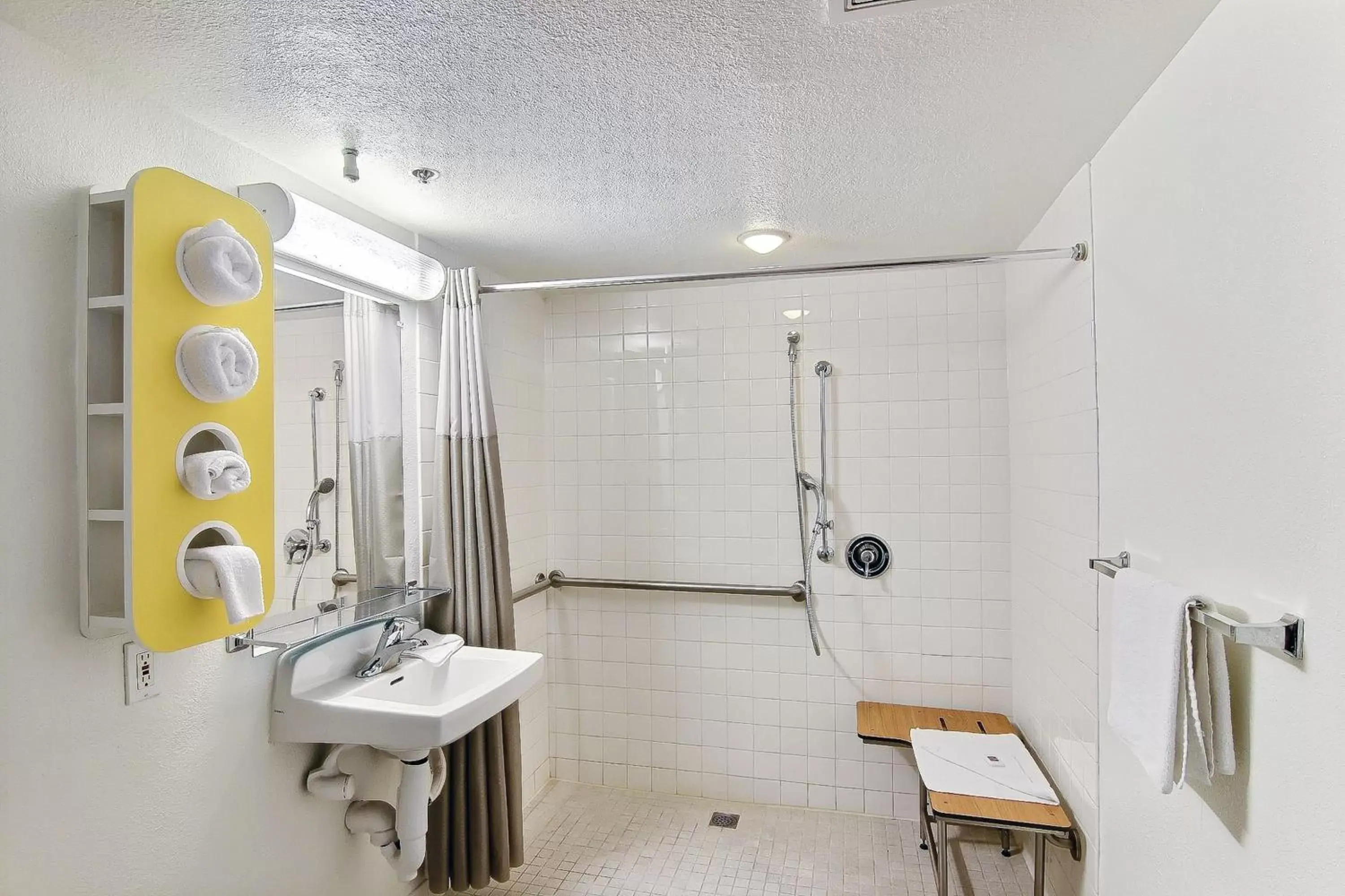 Bathroom in Motel 6-Thousand Oaks, CA