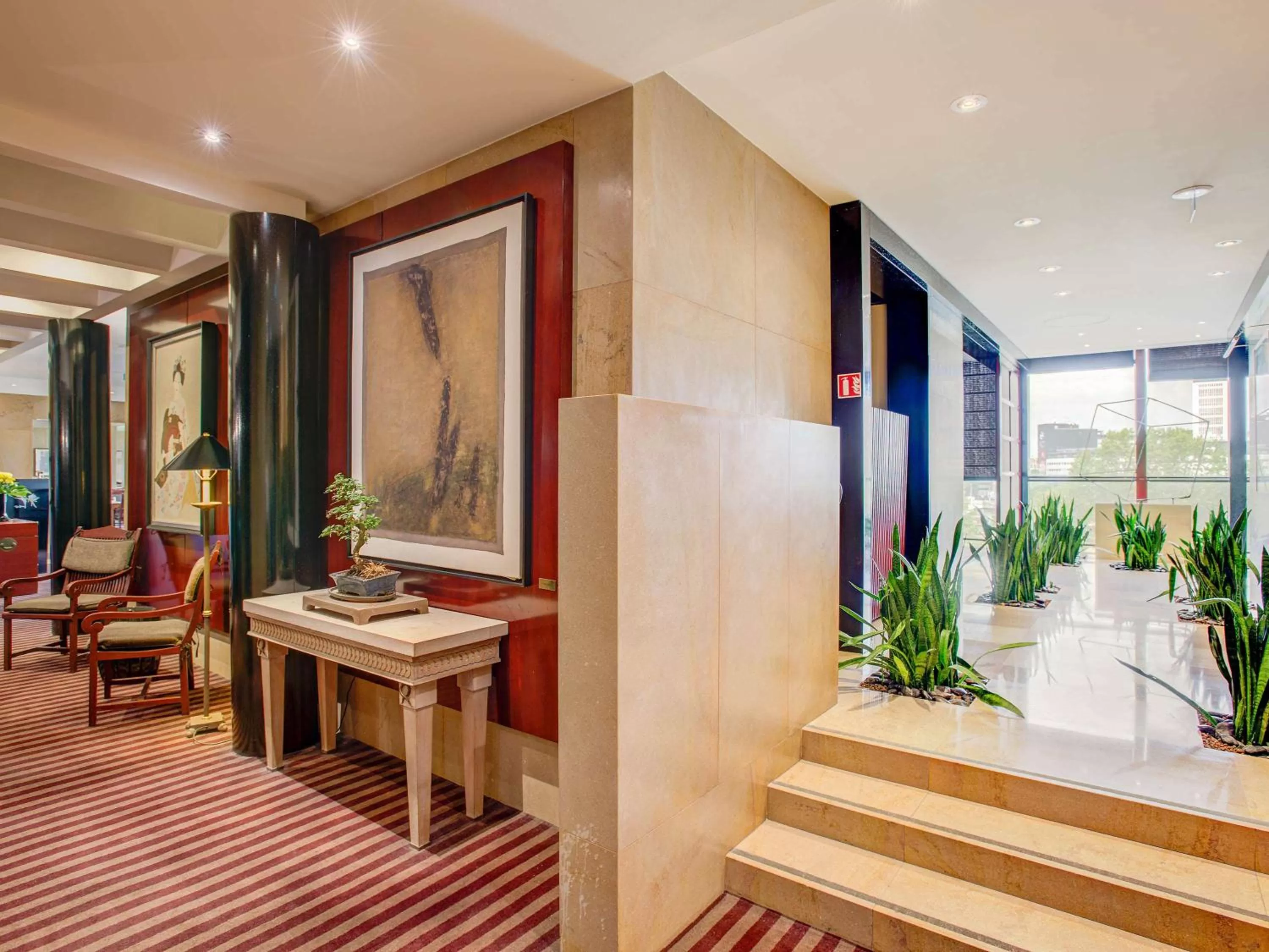 Restaurant/places to eat in Novotel Paris Centre Tour Eiffel