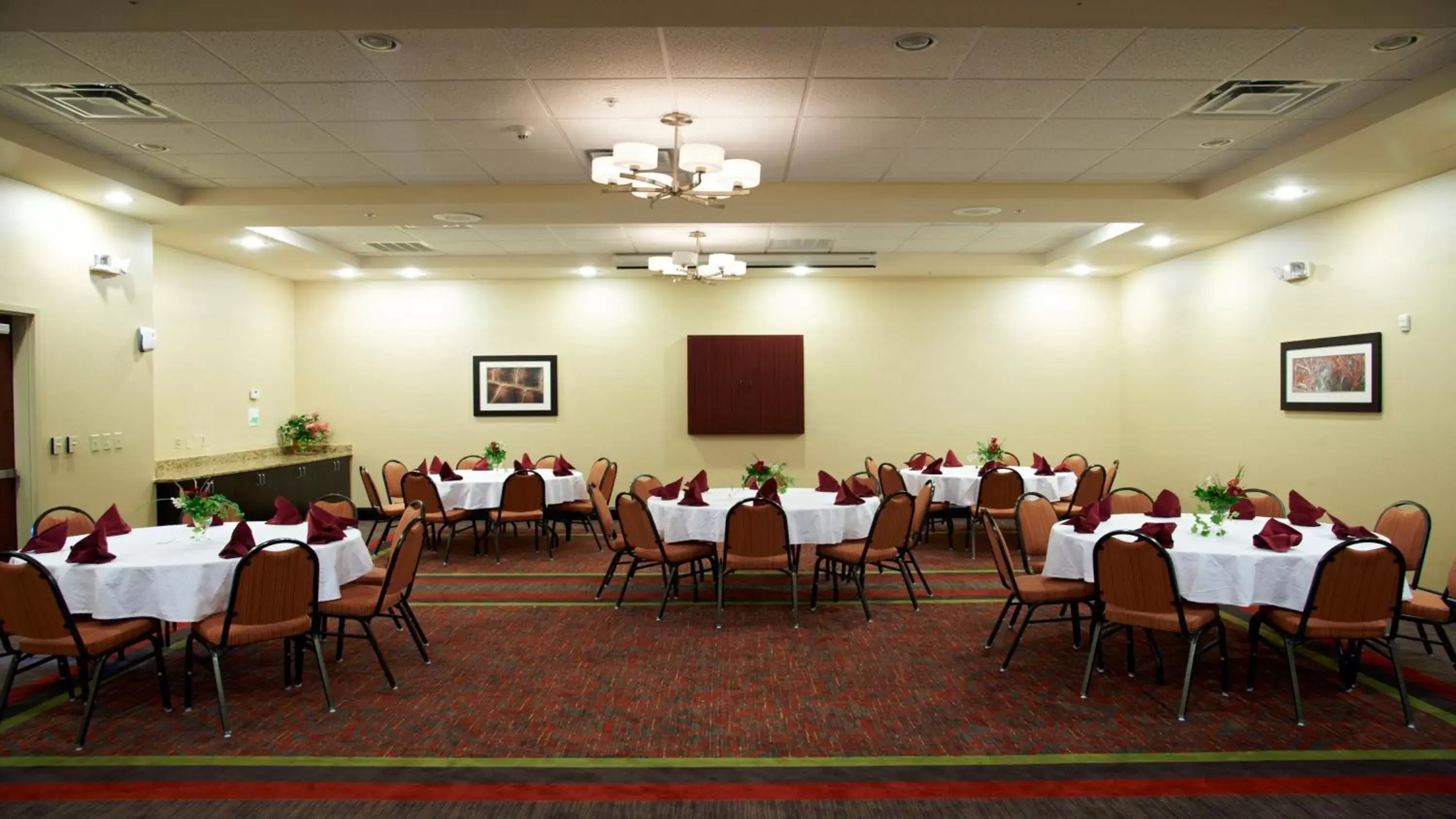 Meeting/conference room, Restaurant/Places to Eat in Holiday Inn Birmingham - Hoover, an IHG Hotel