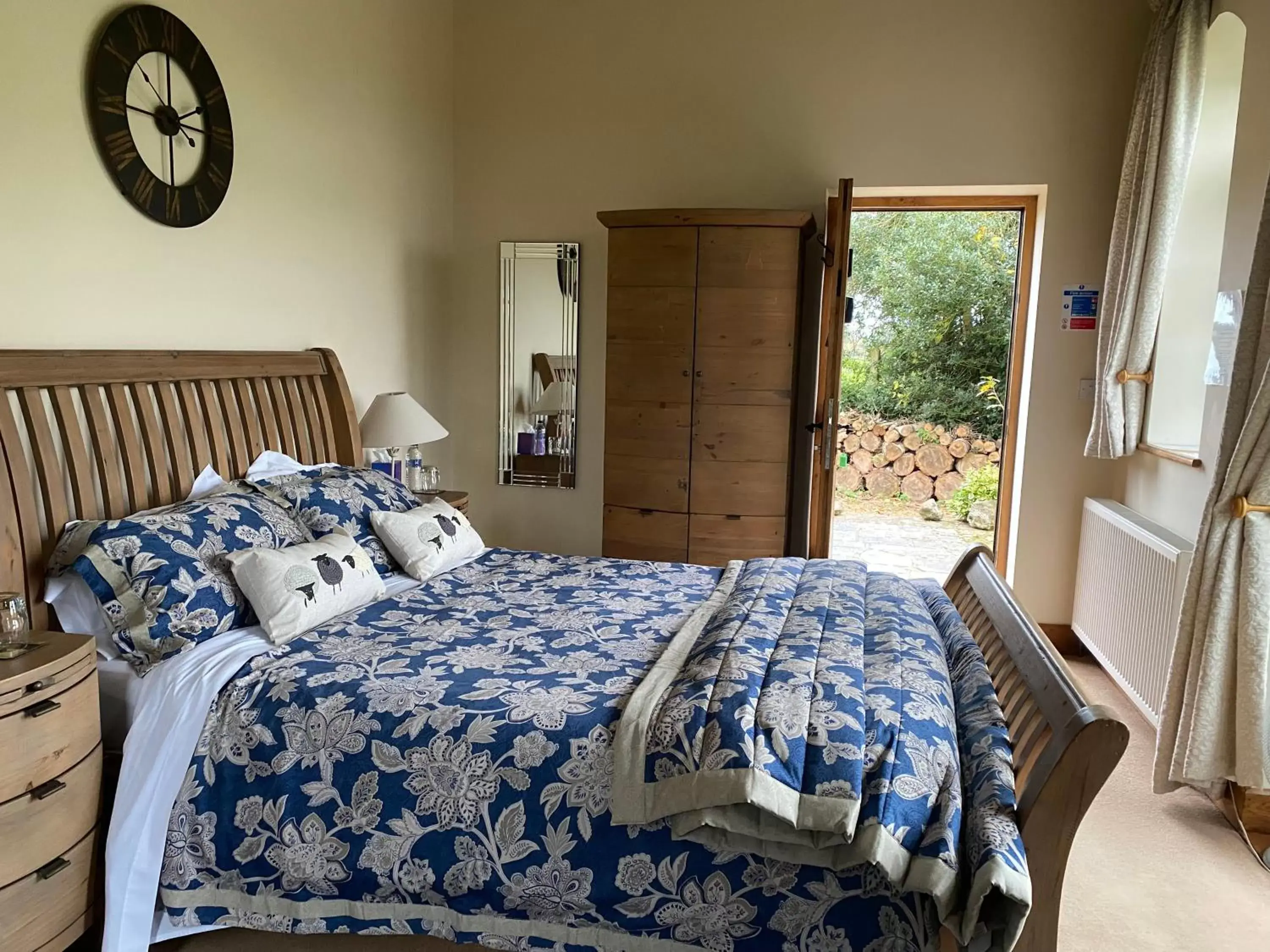 Bedroom, Bed in Old Chapel Forge