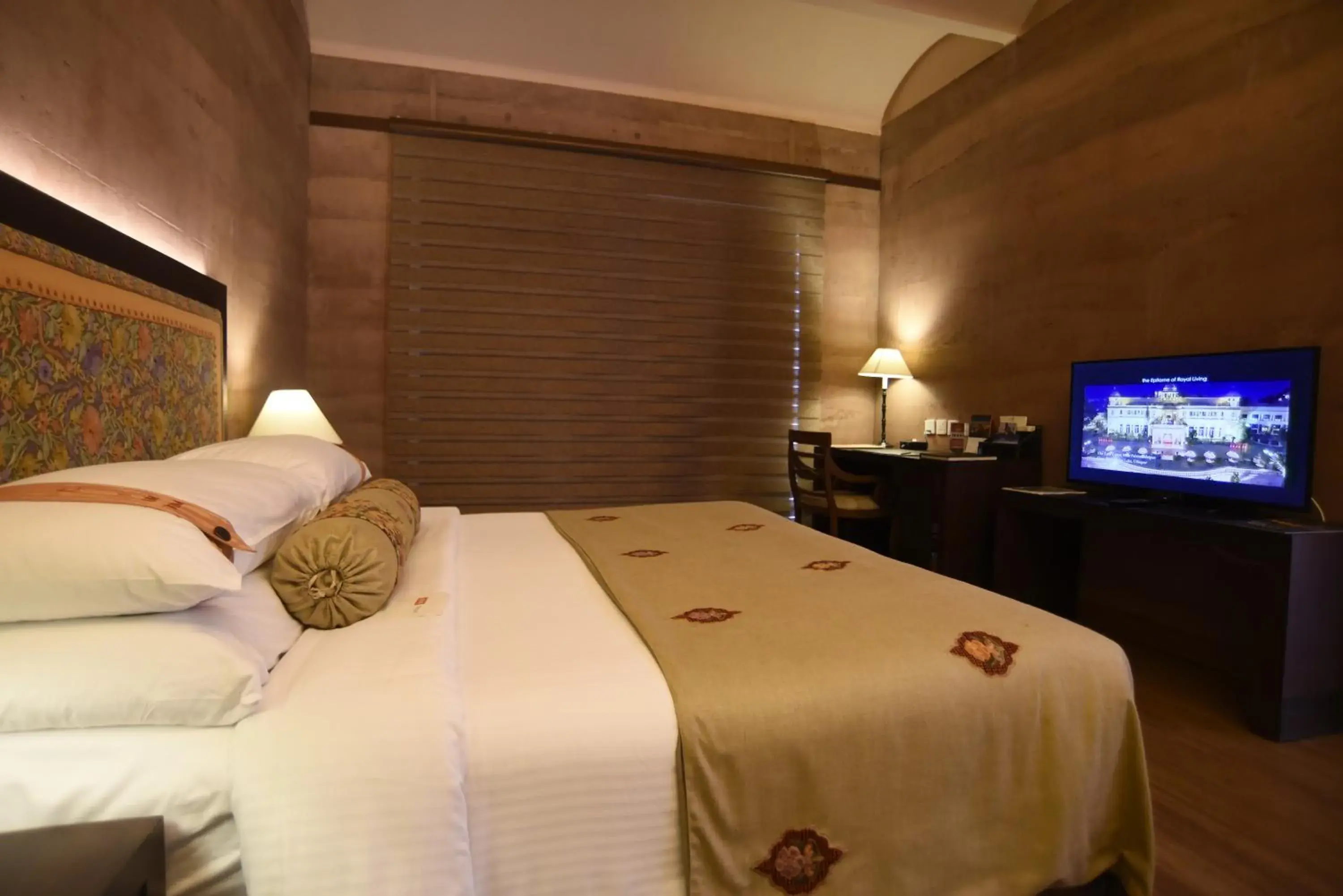 TV and multimedia, Bed in The Lalit Mangar TV and multimedia, Bed in The Lalit Mangar