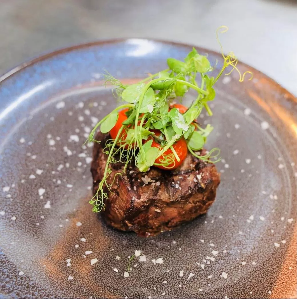 Restaurant/places to eat, Food in Queens Hotel