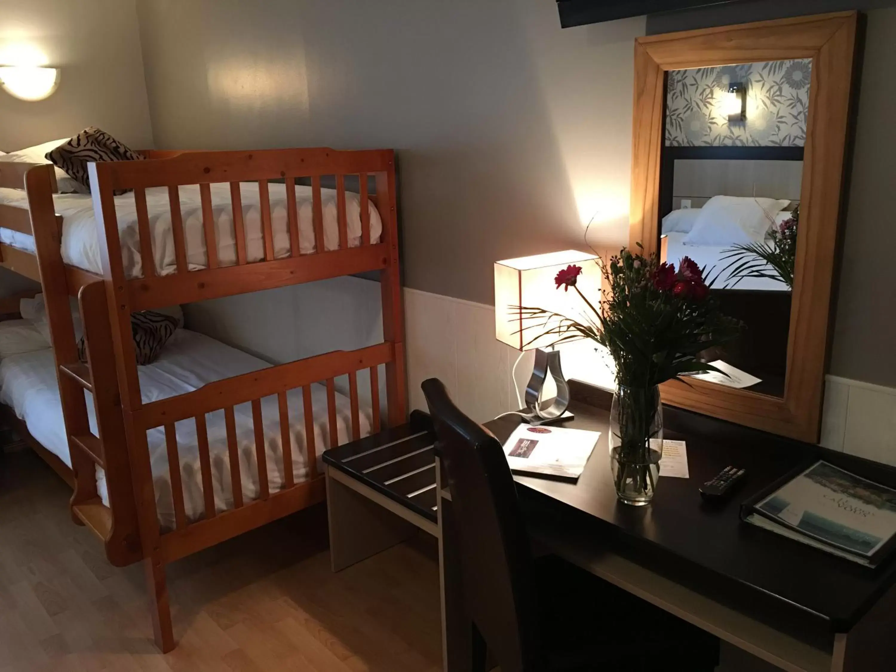 Bedroom in Hôtel Le Bayeux