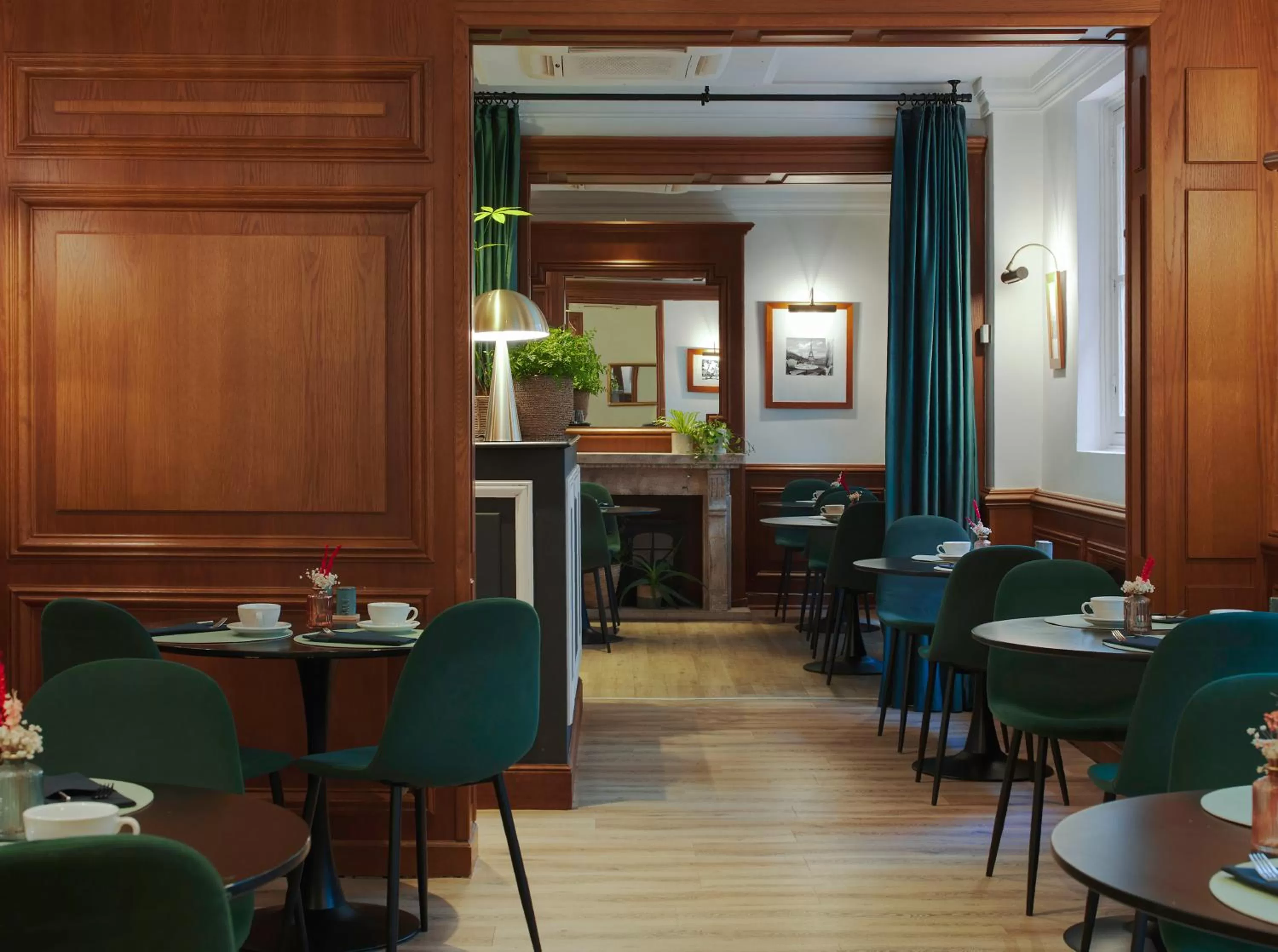 Restaurant/places to eat in Melia Paris Champs Elysées