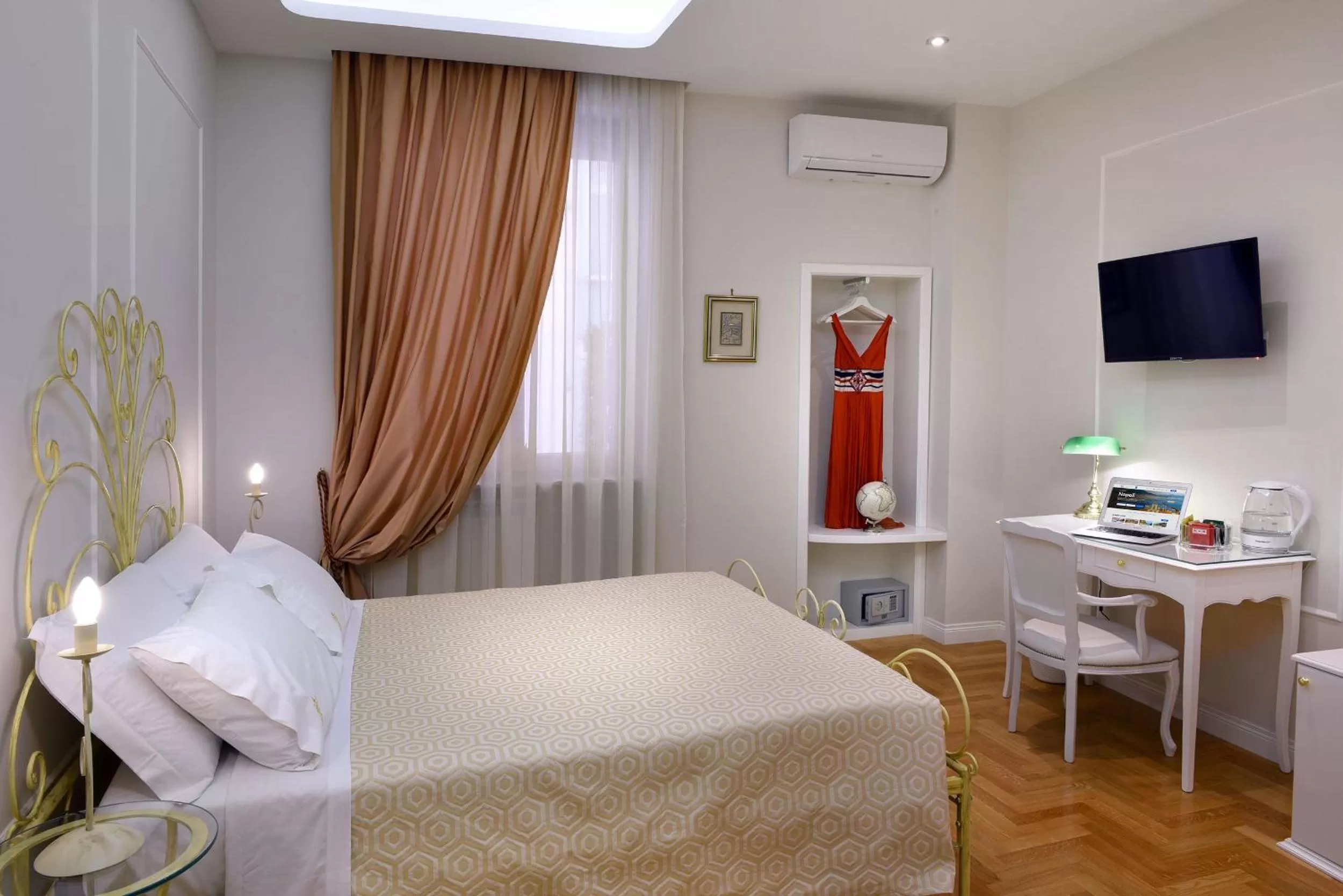 Photo of the whole room, Bed in Residenza Borbonica