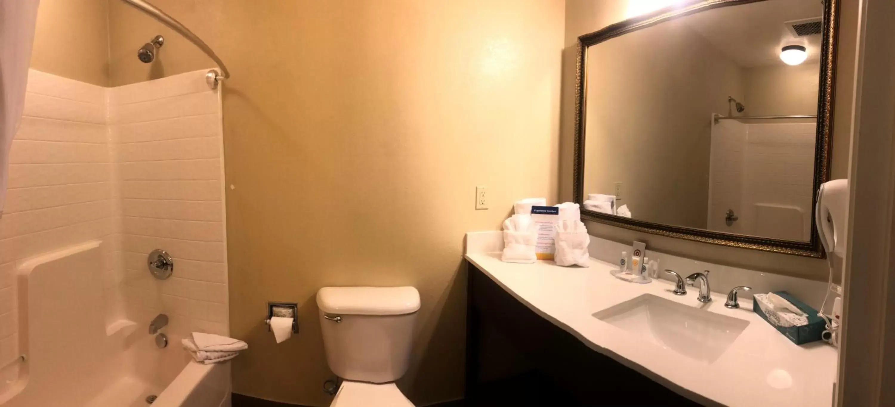 Bathroom in Comfort Inn & Suites Ukiah Mendocino County