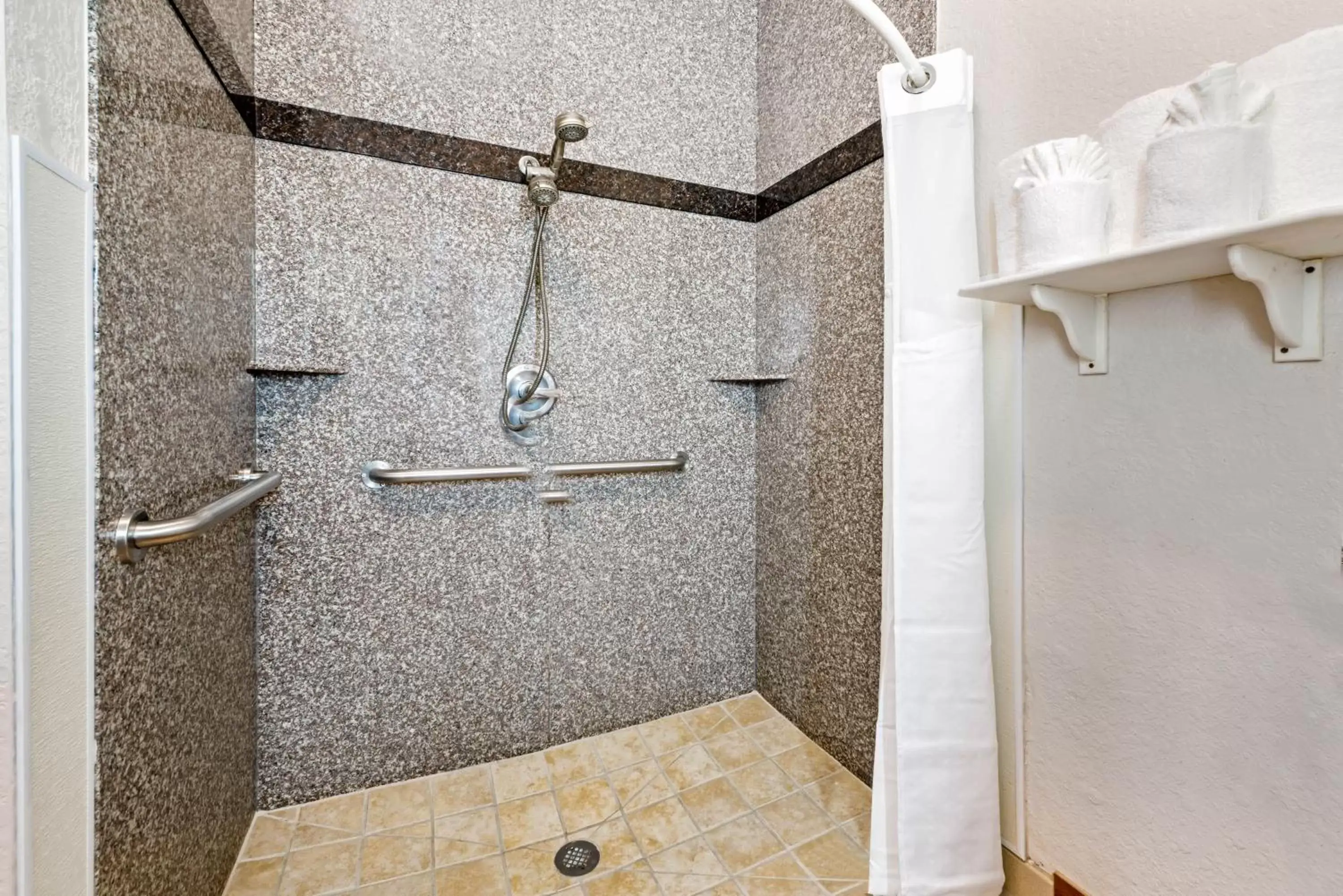 Bathroom in La Quinta Inn & Suite Kingwood Houston IAH Airport 53200