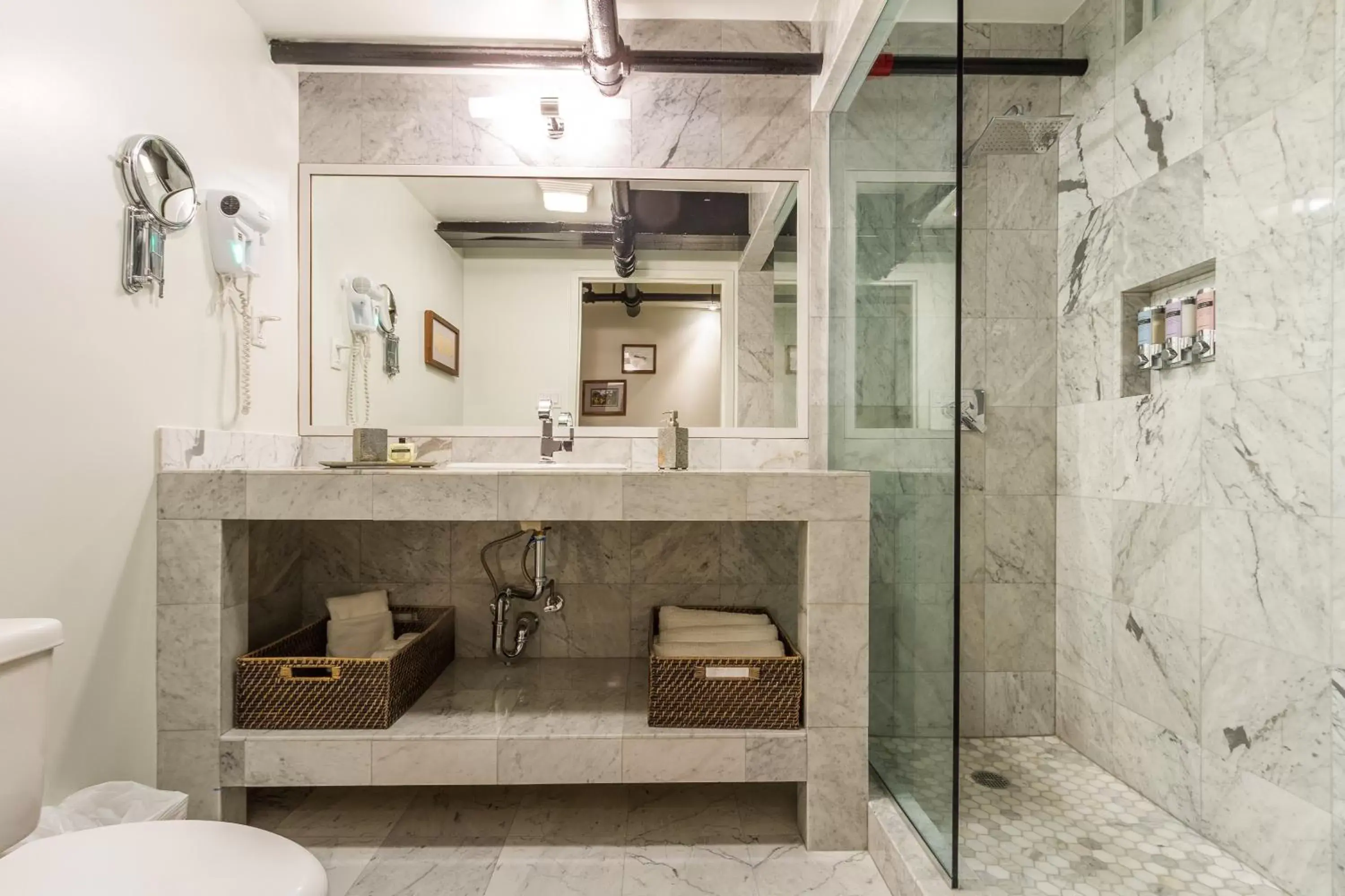 Shower, Bathroom in Franklin Guesthouse