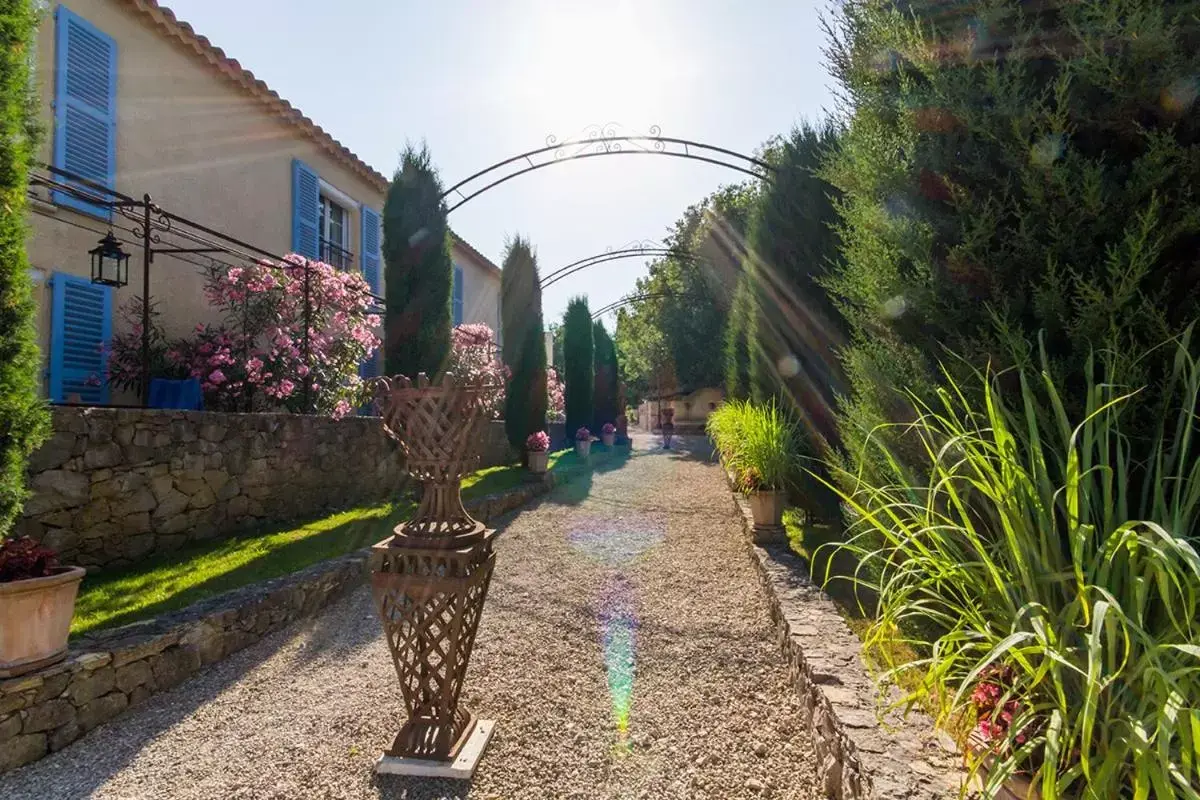 Day, Property Building in La Bastide de Valbonne