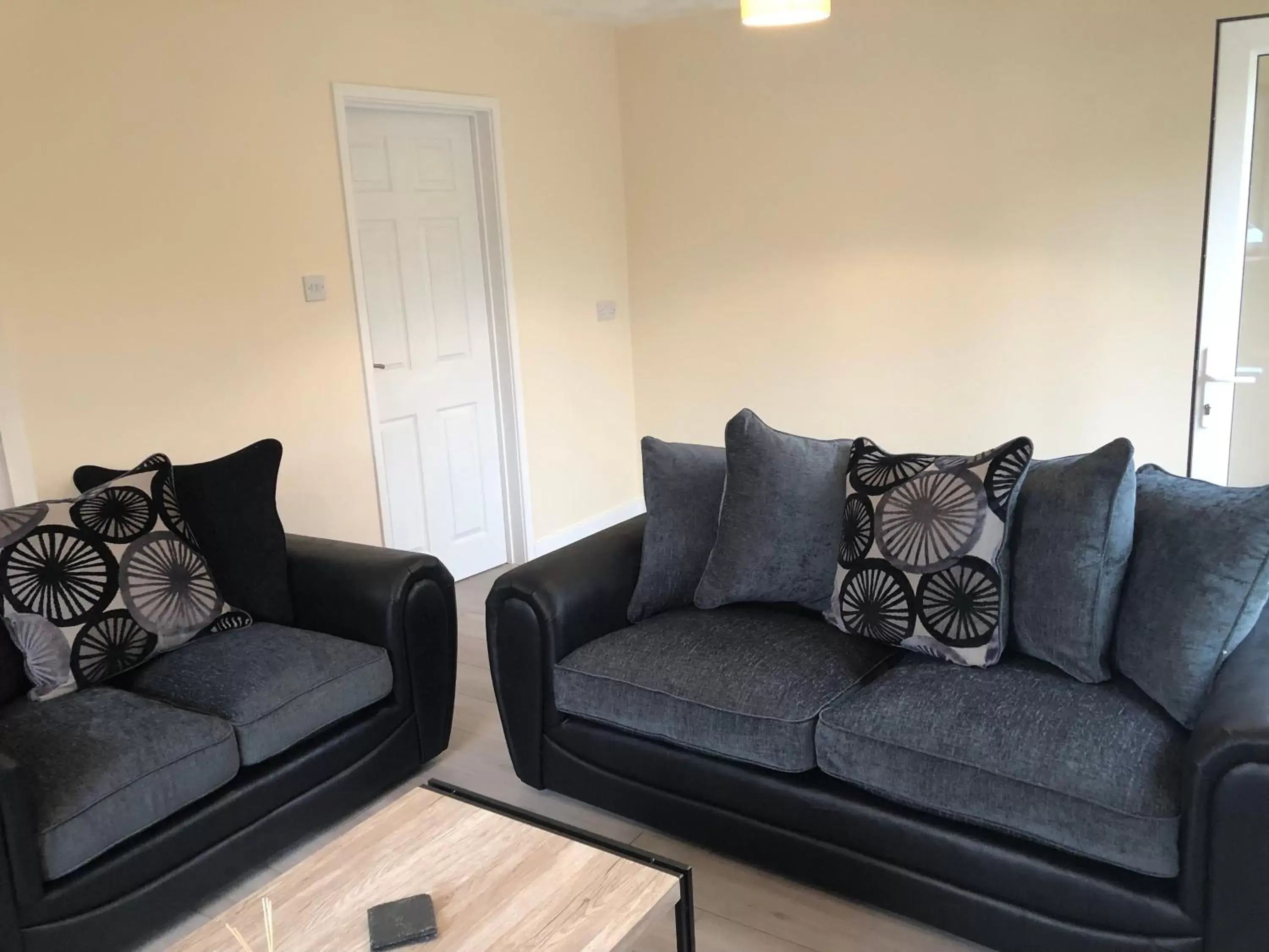 Living room, Seating Area in Highgate Inn Hotel