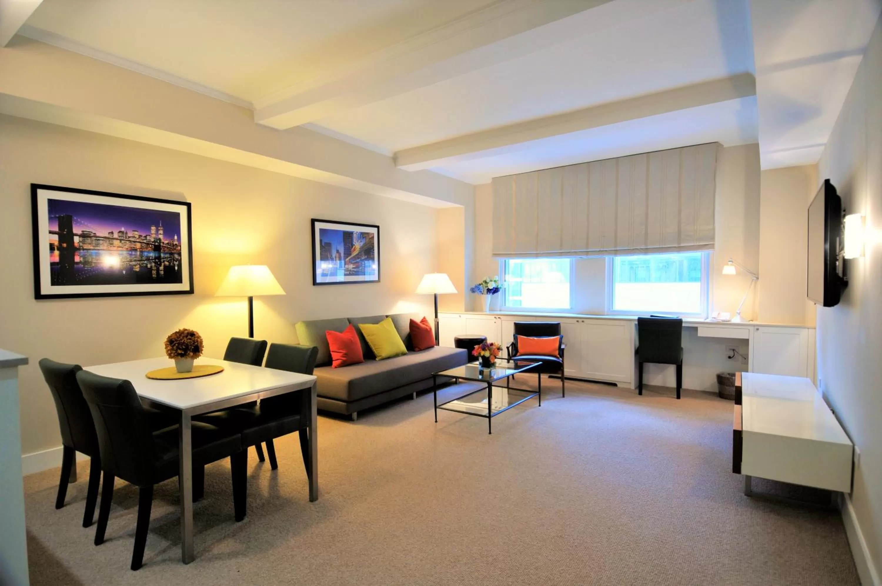 Living room in Lombardy Hotel