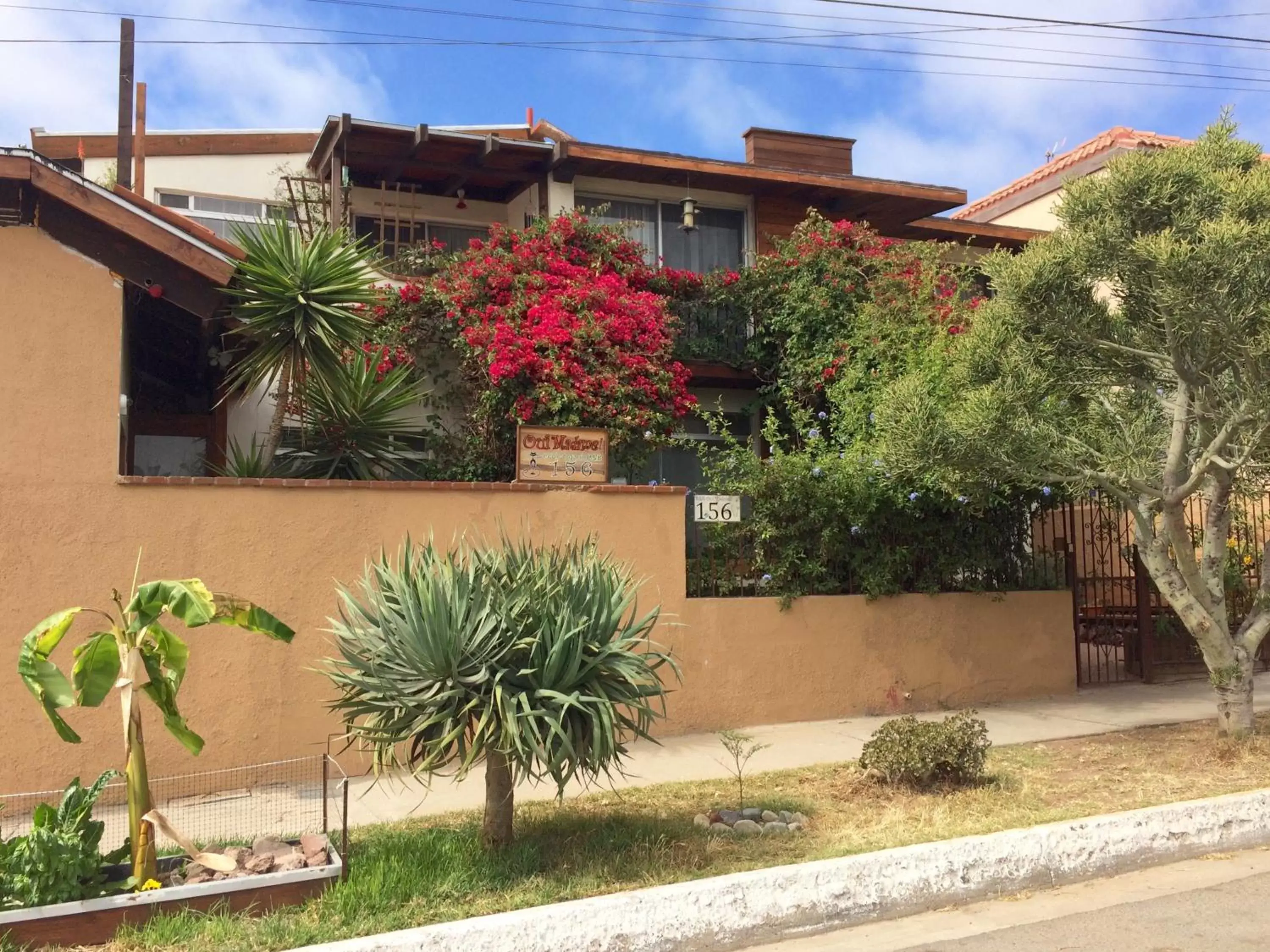 Facade/entrance, Property Building in B&B Oui Madame