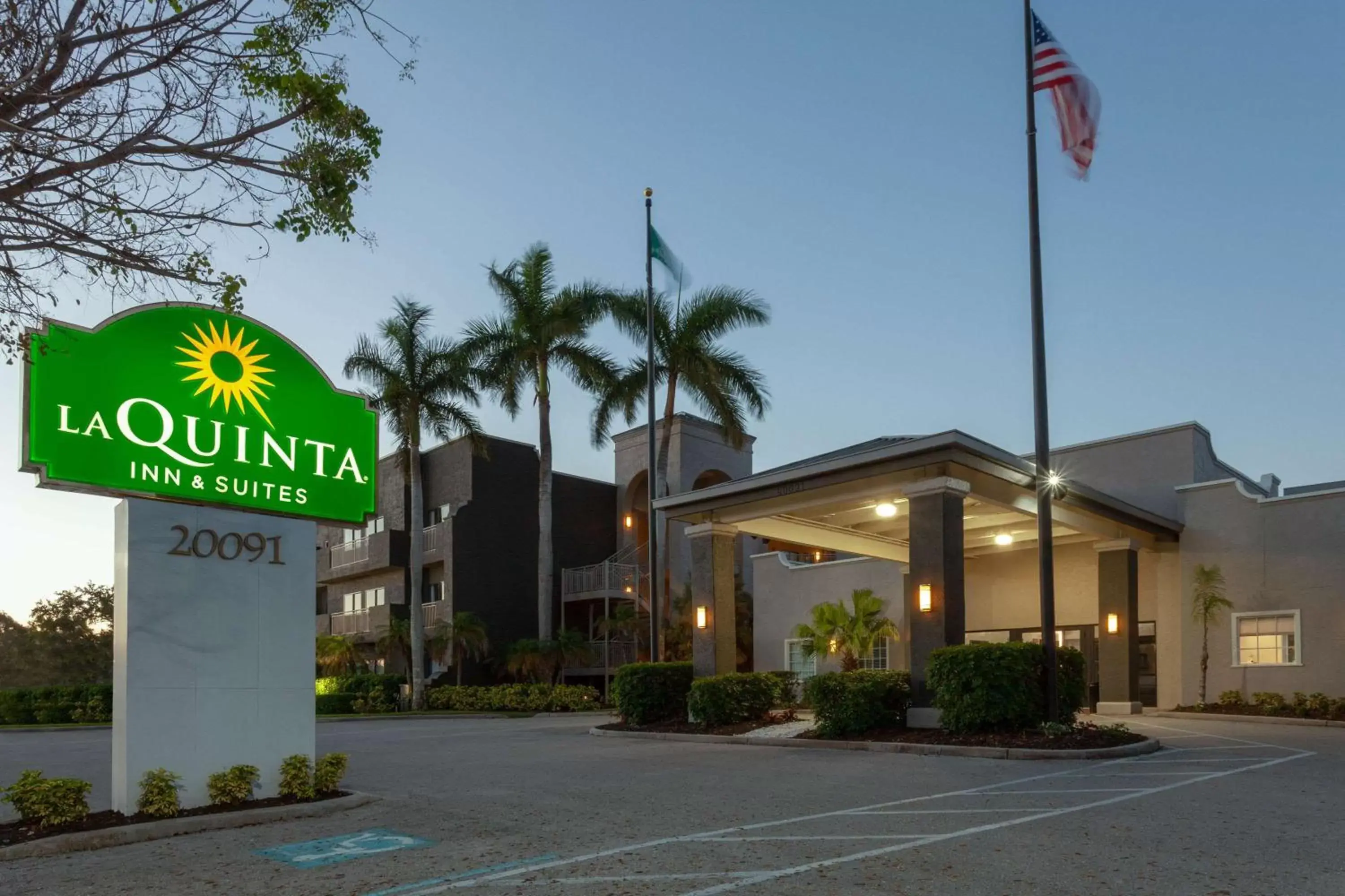 Property building in La Quinta by Wyndham Ft. Myers - Sanibel Gateway Property building in La Quinta by Wyndham Ft. Myers - Sanibel Gateway
