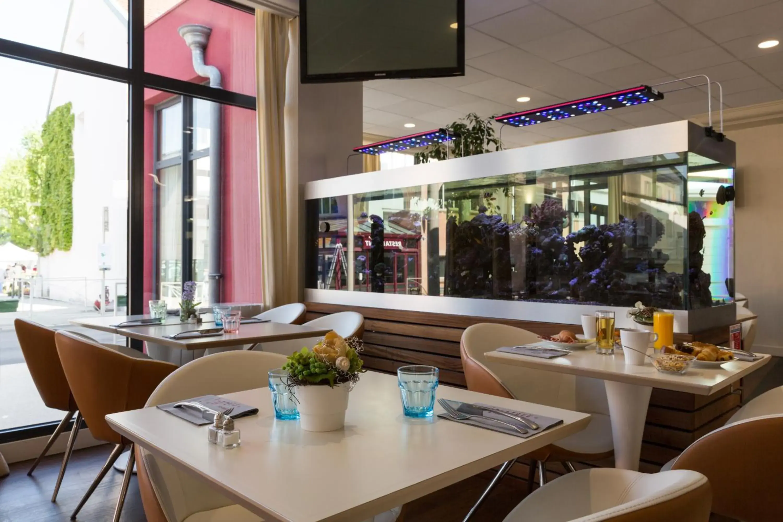 Breakfast, Restaurant/Places to Eat in Hotel Central Parc Oyonnax