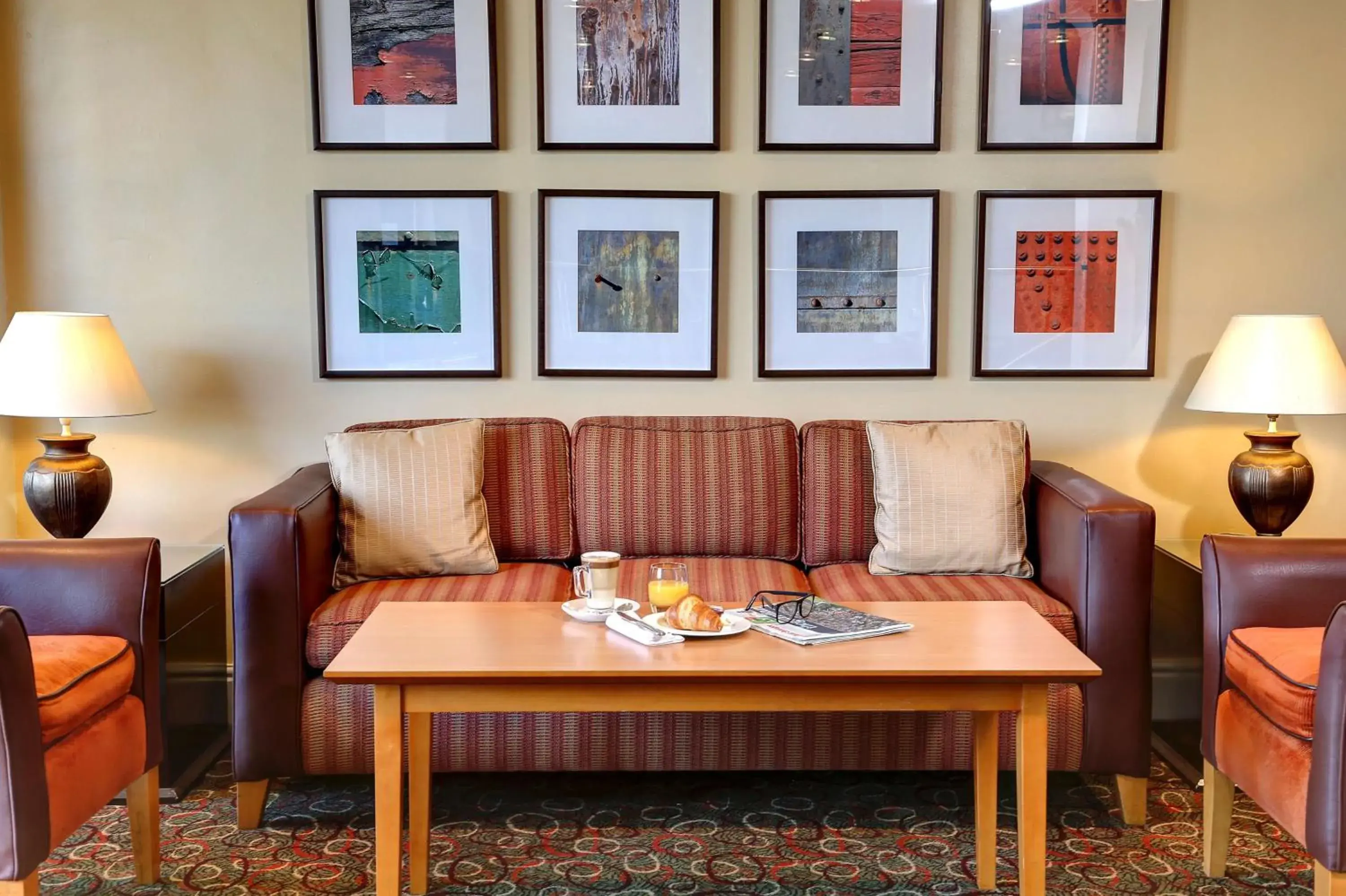 Lobby or reception, Seating Area in Best Western Plus Milford Hotel