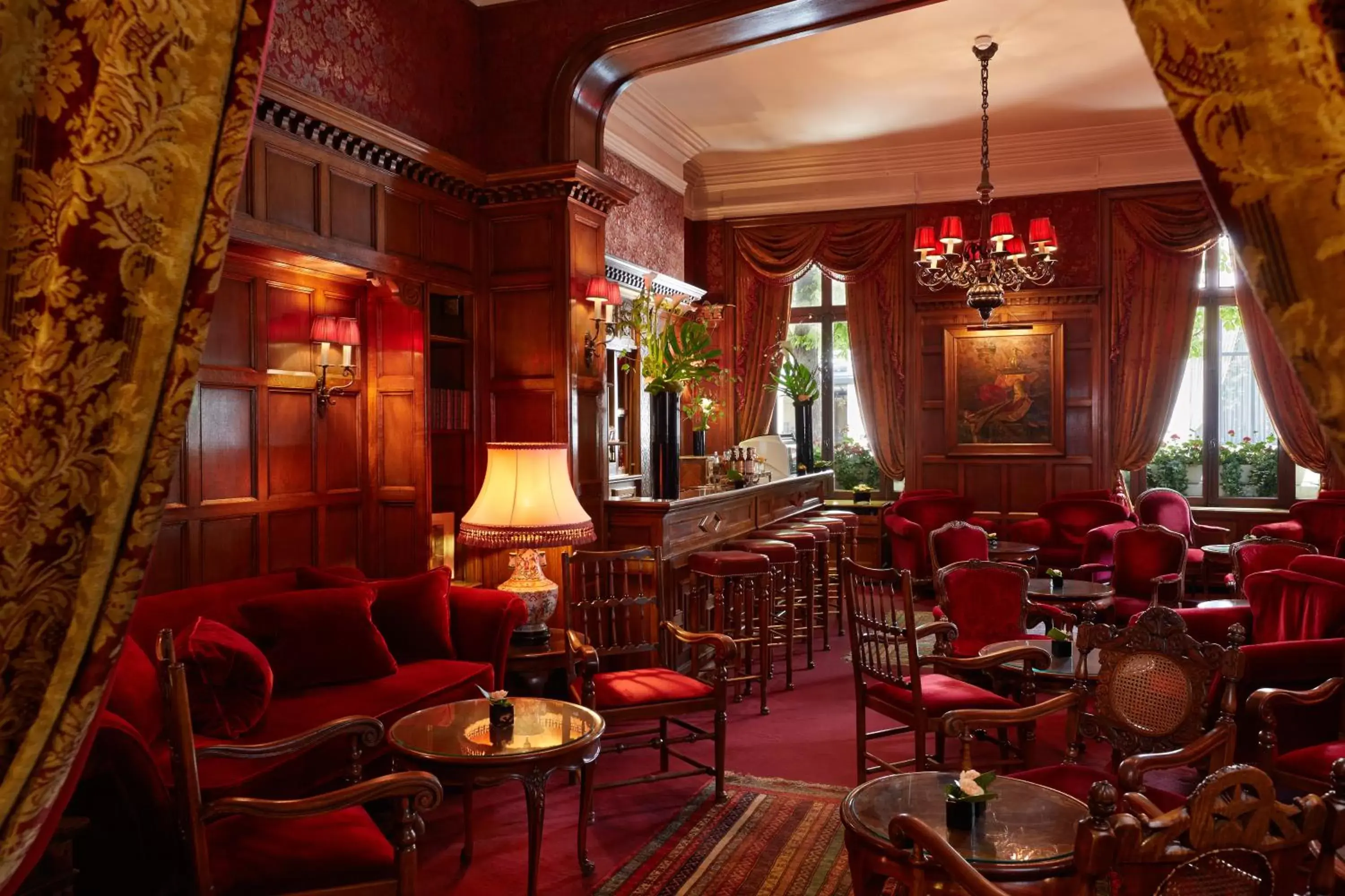 Lounge or bar, Restaurant/Places to Eat in Hôtel Raphael