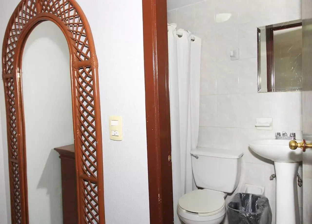 Bathroom in Hotel Santander Veracruz - Malecon