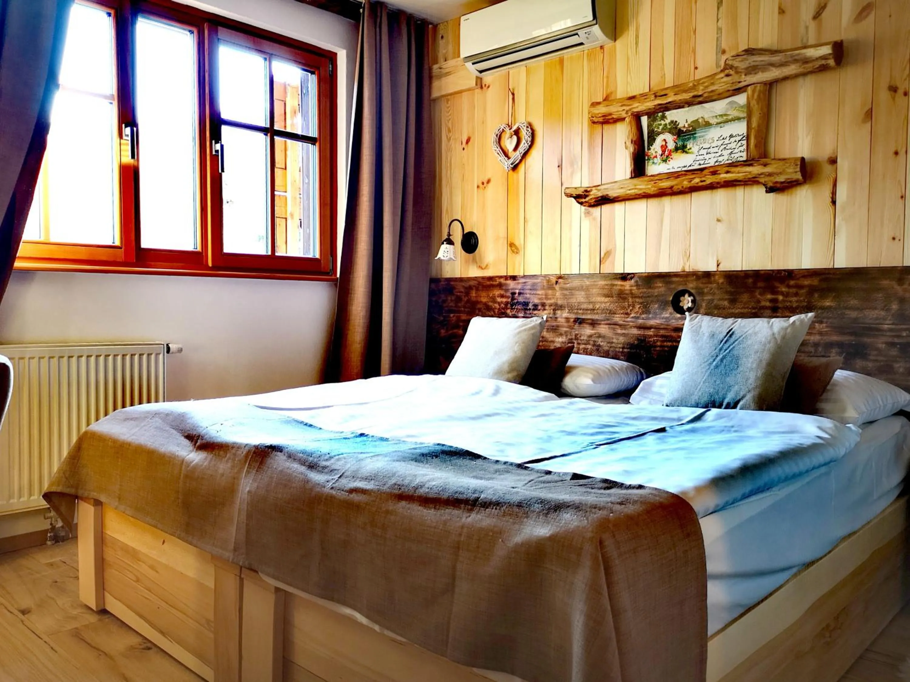 Property building, Bed in Ribno Alpine Hotel
