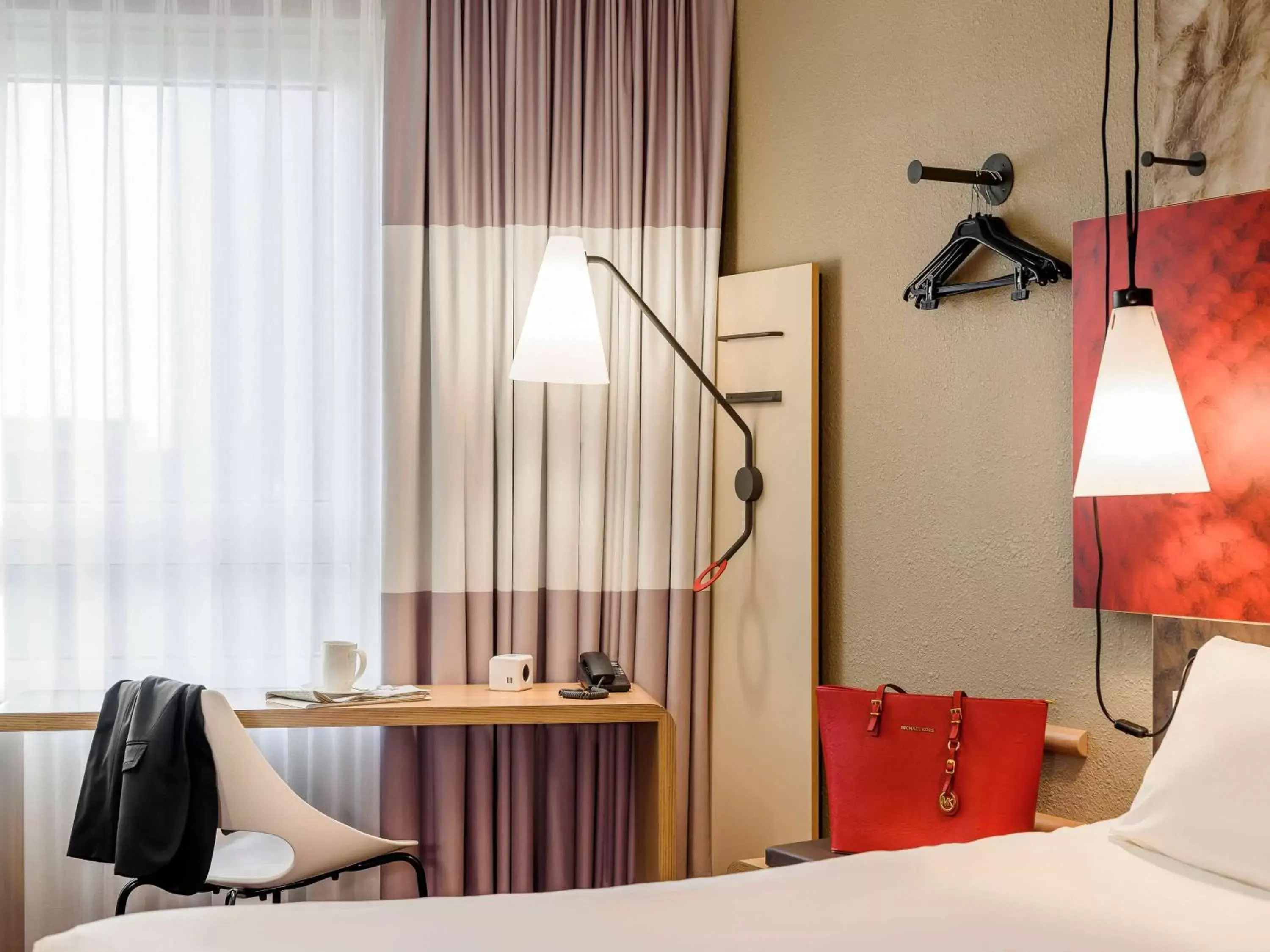 Photo of the whole room in ibis Heidelberg Hauptbahnhof