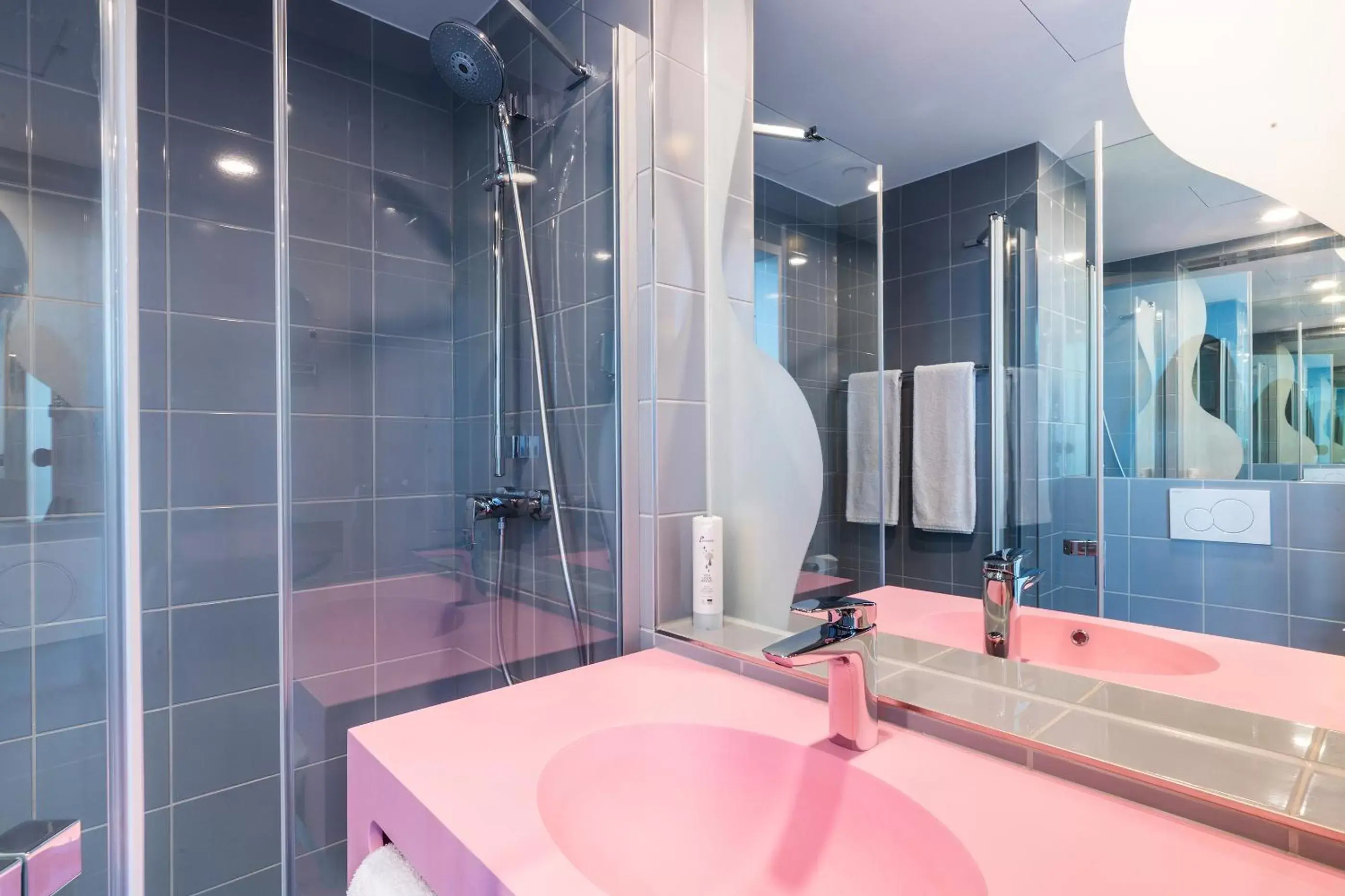 Shower, Bathroom in prizeotel Rostock-City