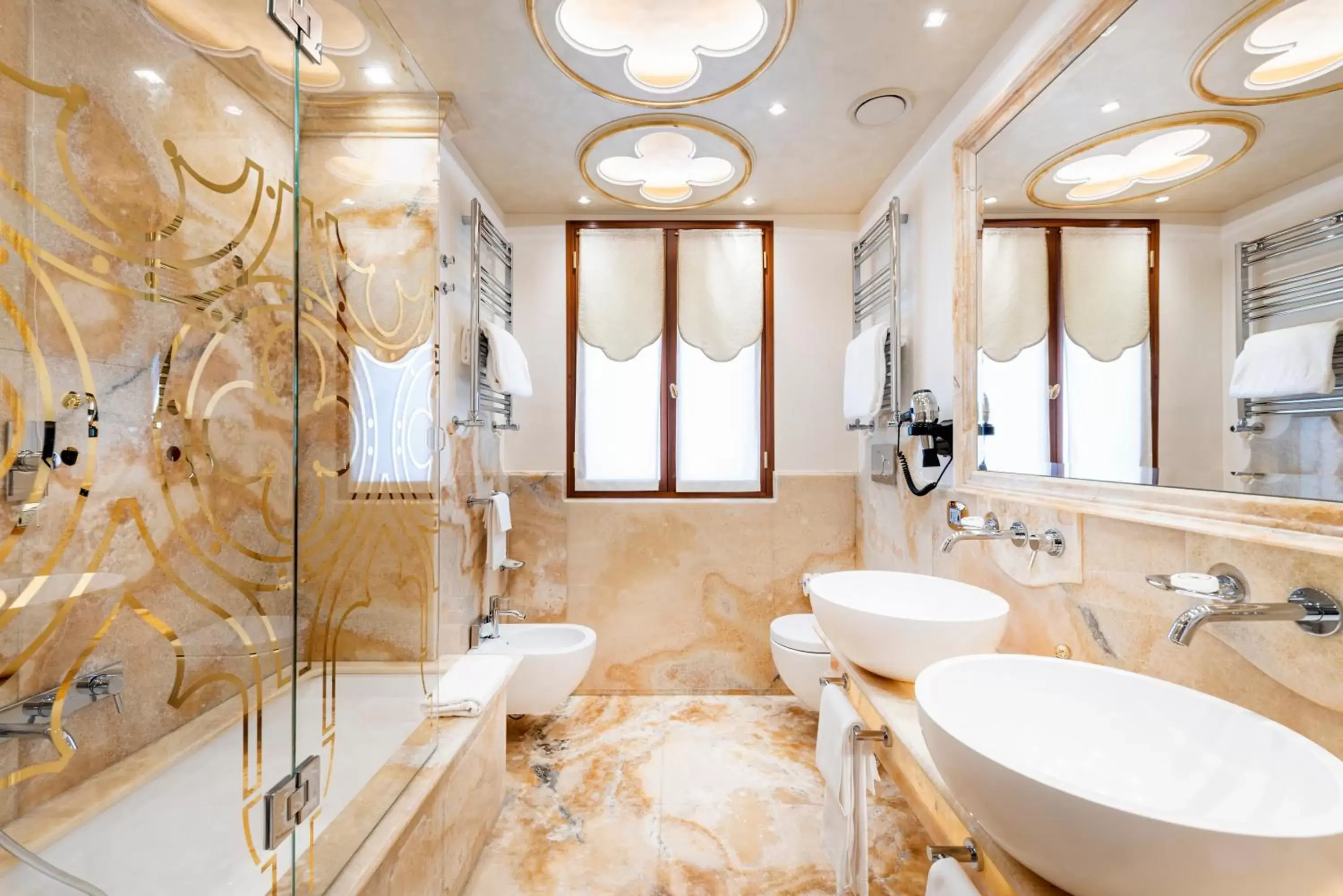 Bathroom in Monaco & Grand Canal