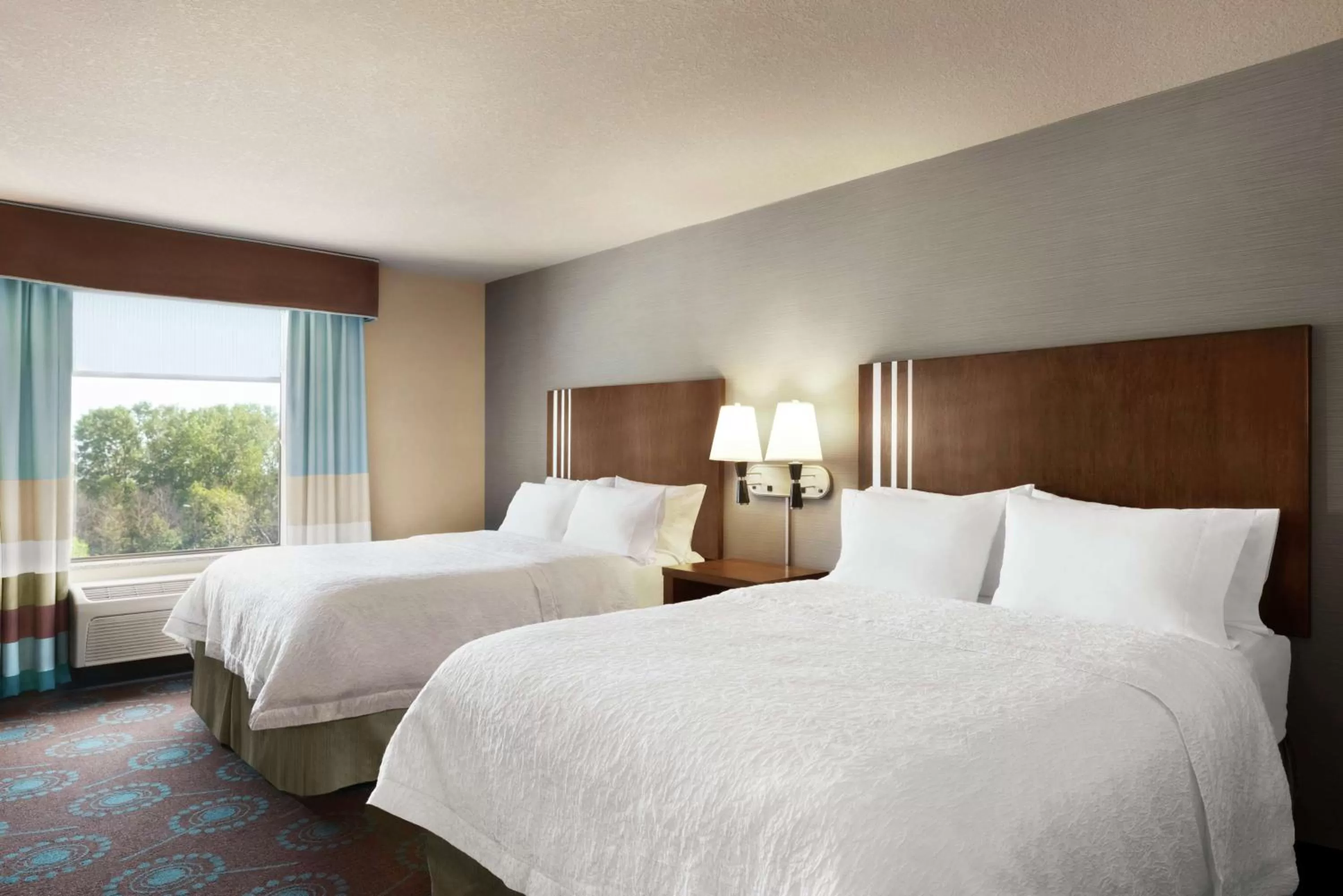 Queen Room with Two Queen Beds and Bath Tub - Mobility Accessible/Non-Smoking in Hampton Inn & Suites Grafton