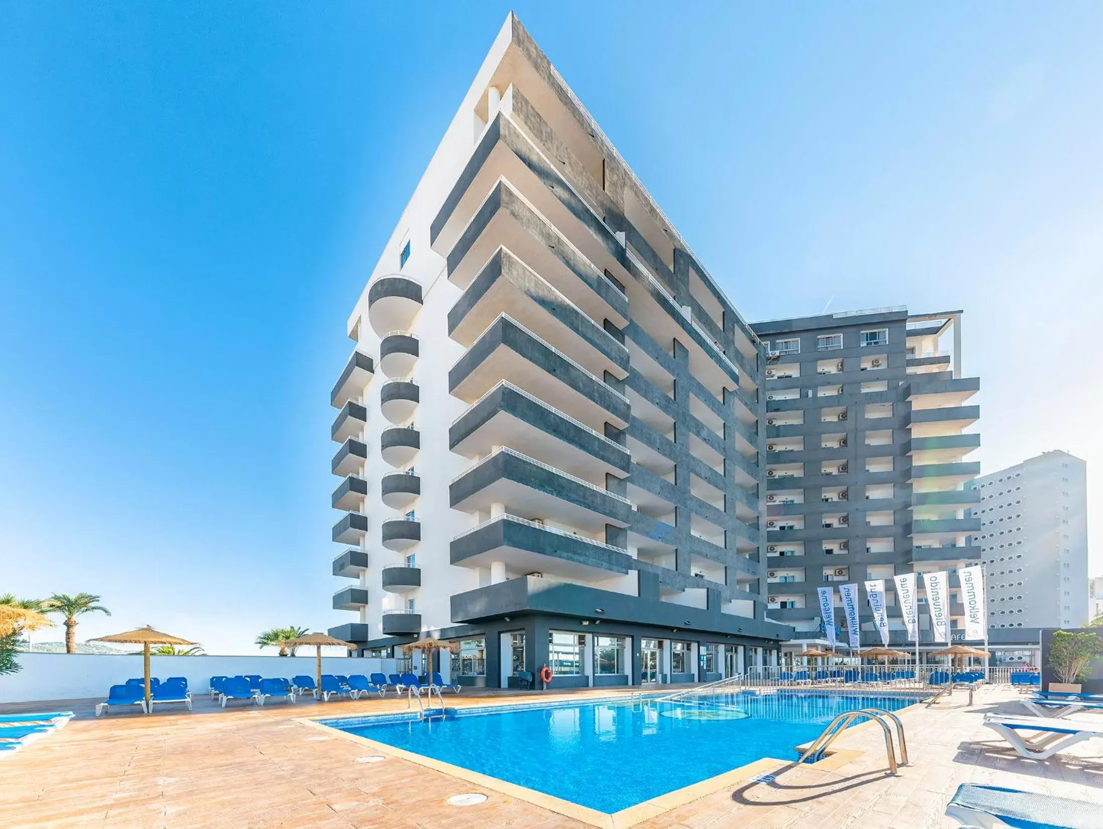 Property Building in Port Europa