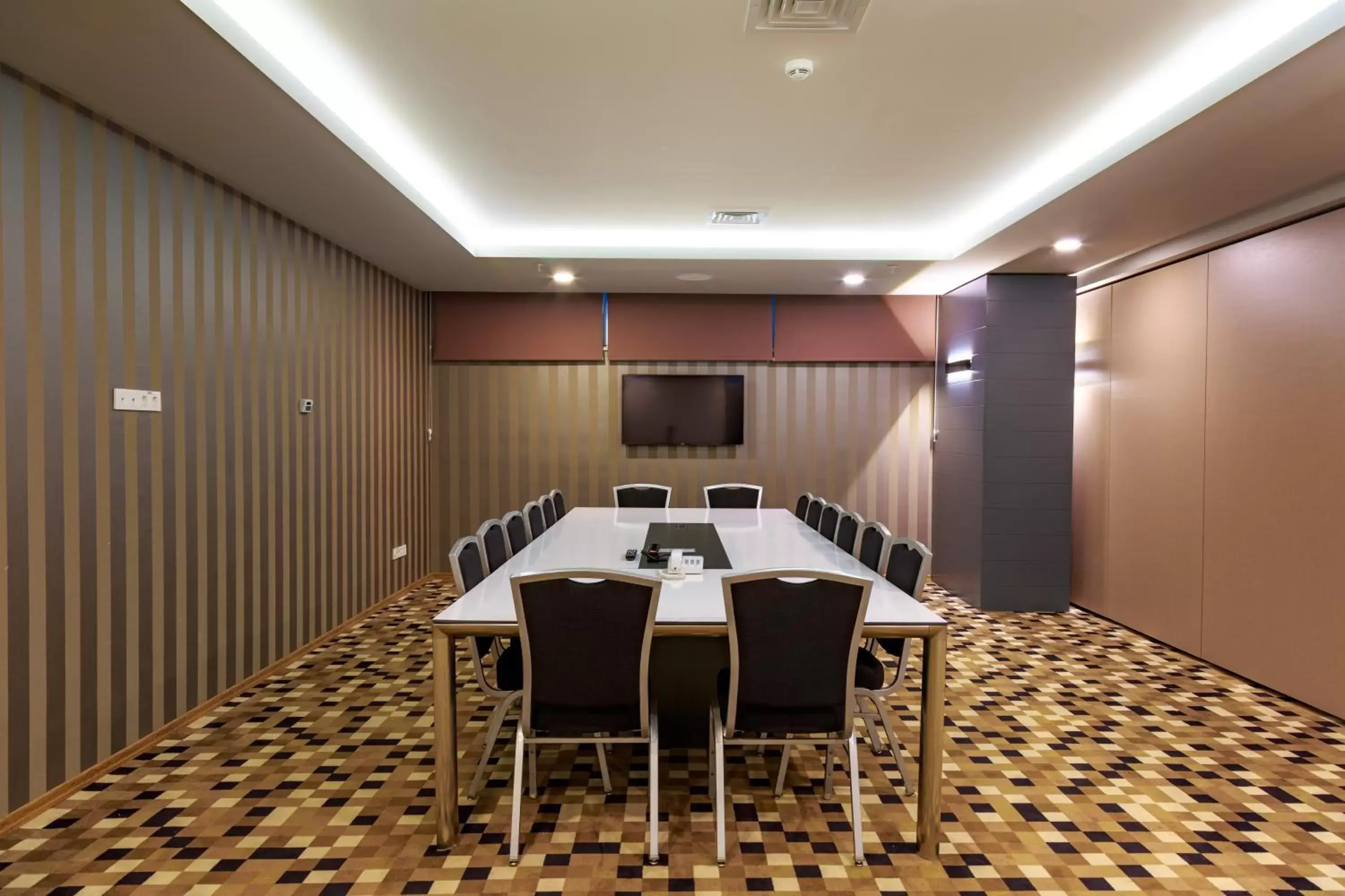 Business facilities in Sunprime C-Lounge - Adult Only