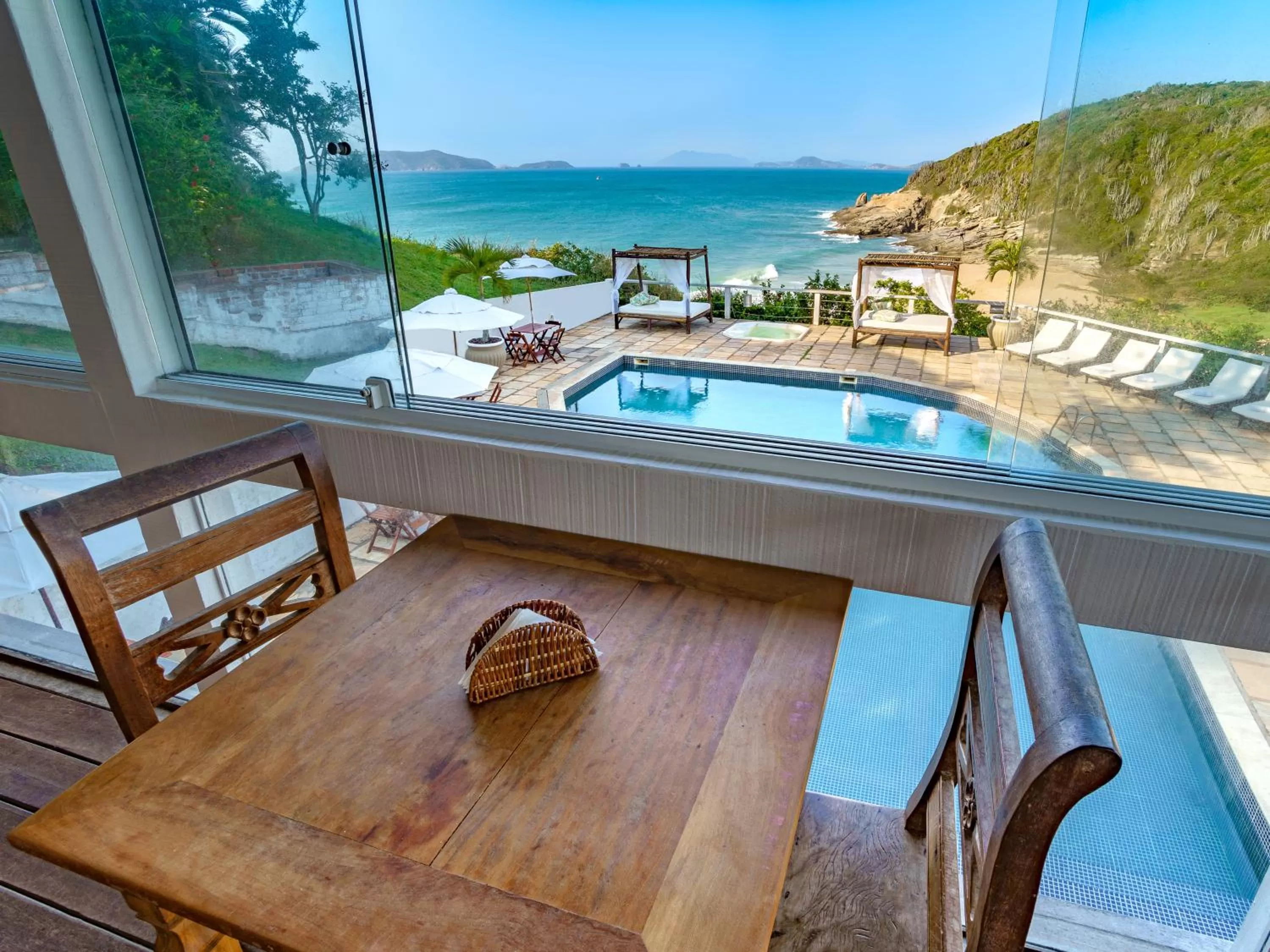 Restaurant/places to eat in Apa Pau Brasil