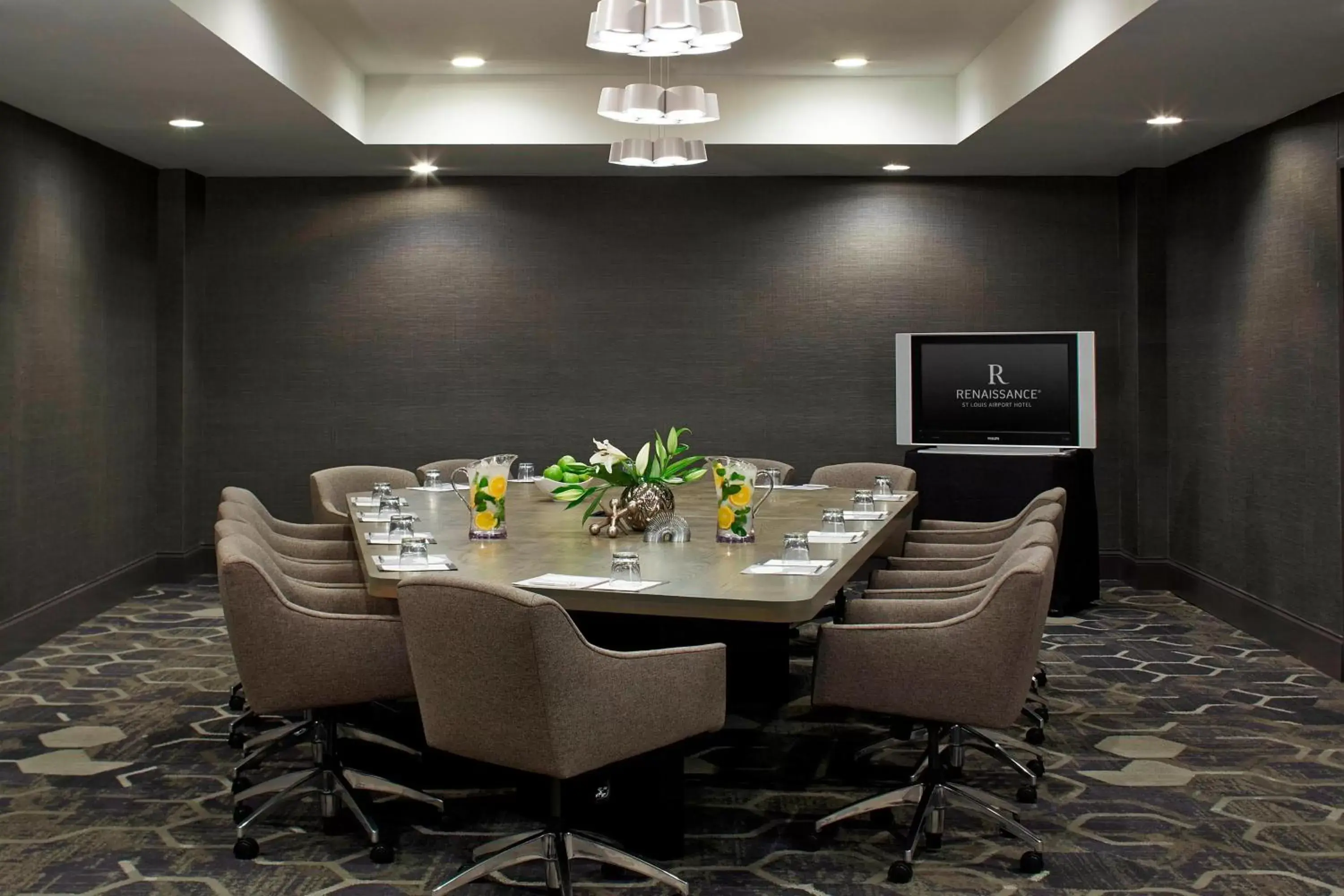 Meeting/conference room in Renaissance St. Louis Airport Hotel