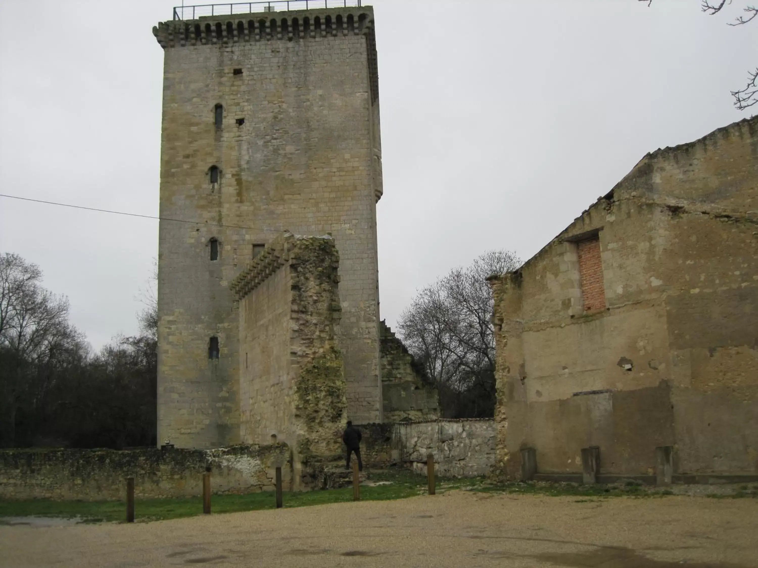 On site, Property Building in Tour Hôtel