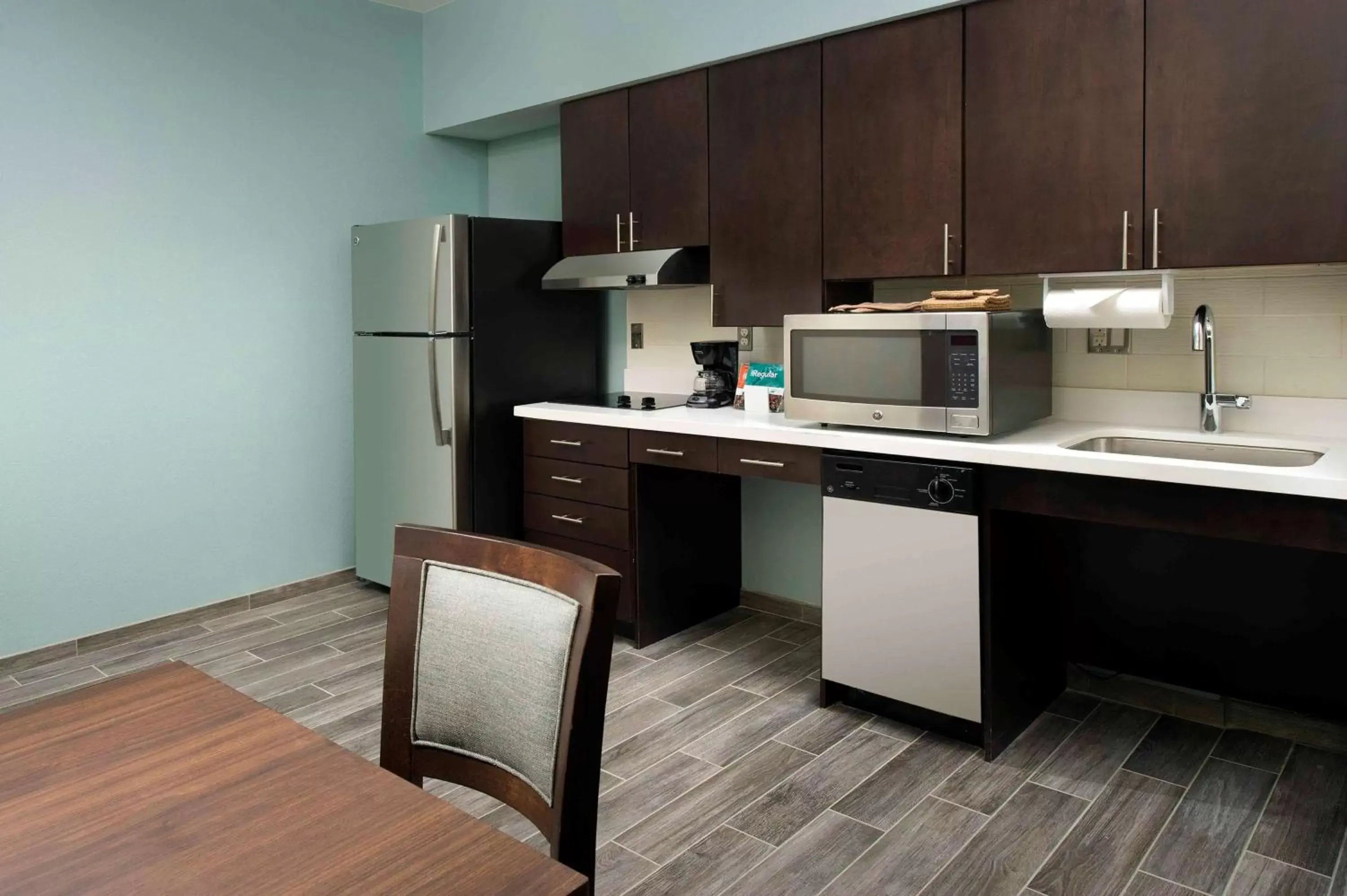 Kitchen or kitchenette, Kitchen/Kitchenette in Homewood Suites San Antonio Airport