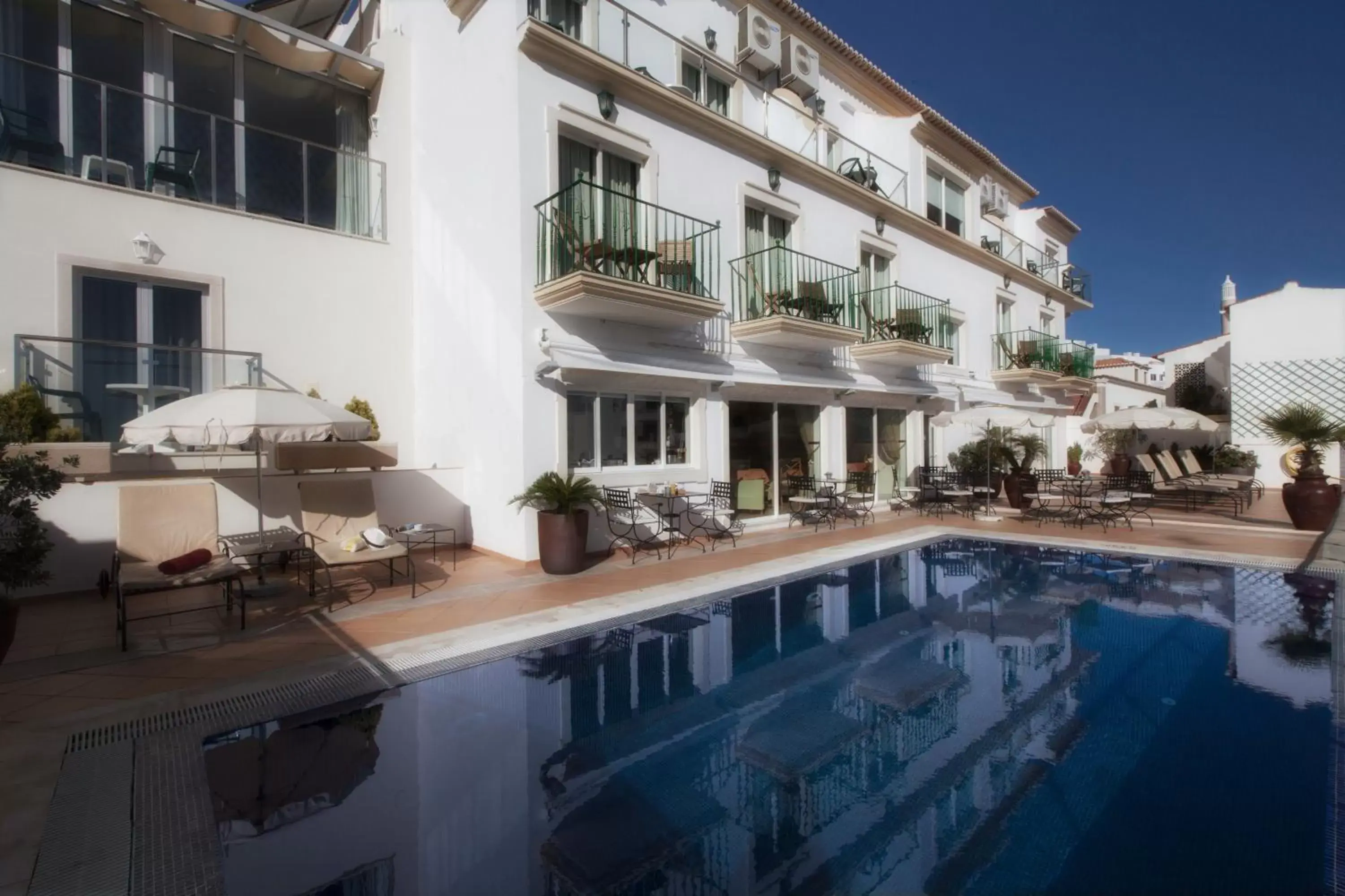 Swimming pool, Property Building in Vila Sao Vicente Boutique (Adults Only)