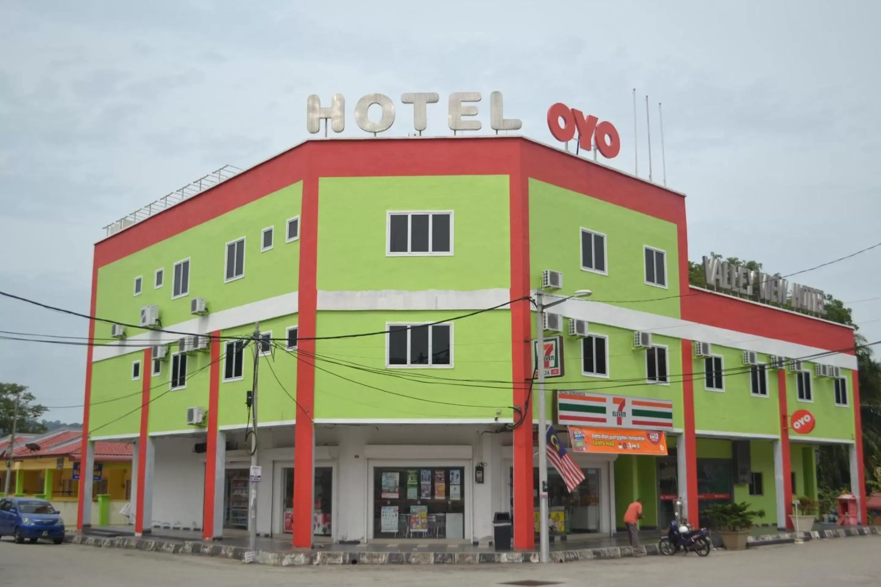 Facade/entrance, Property Building in Super OYO 44088 Valley View Hotel