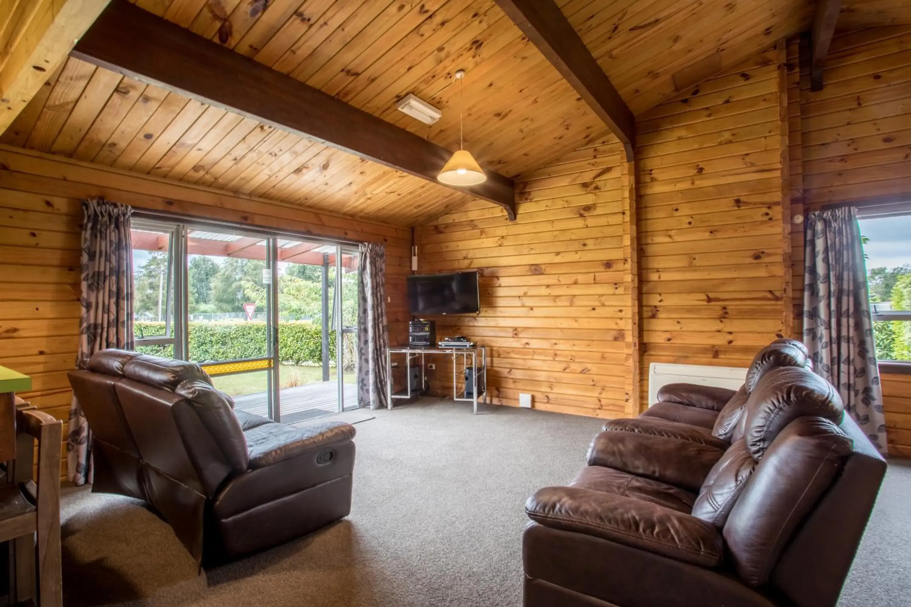 Living room, Seating Area in Te Anau Top 10 Holiday Park and Motels