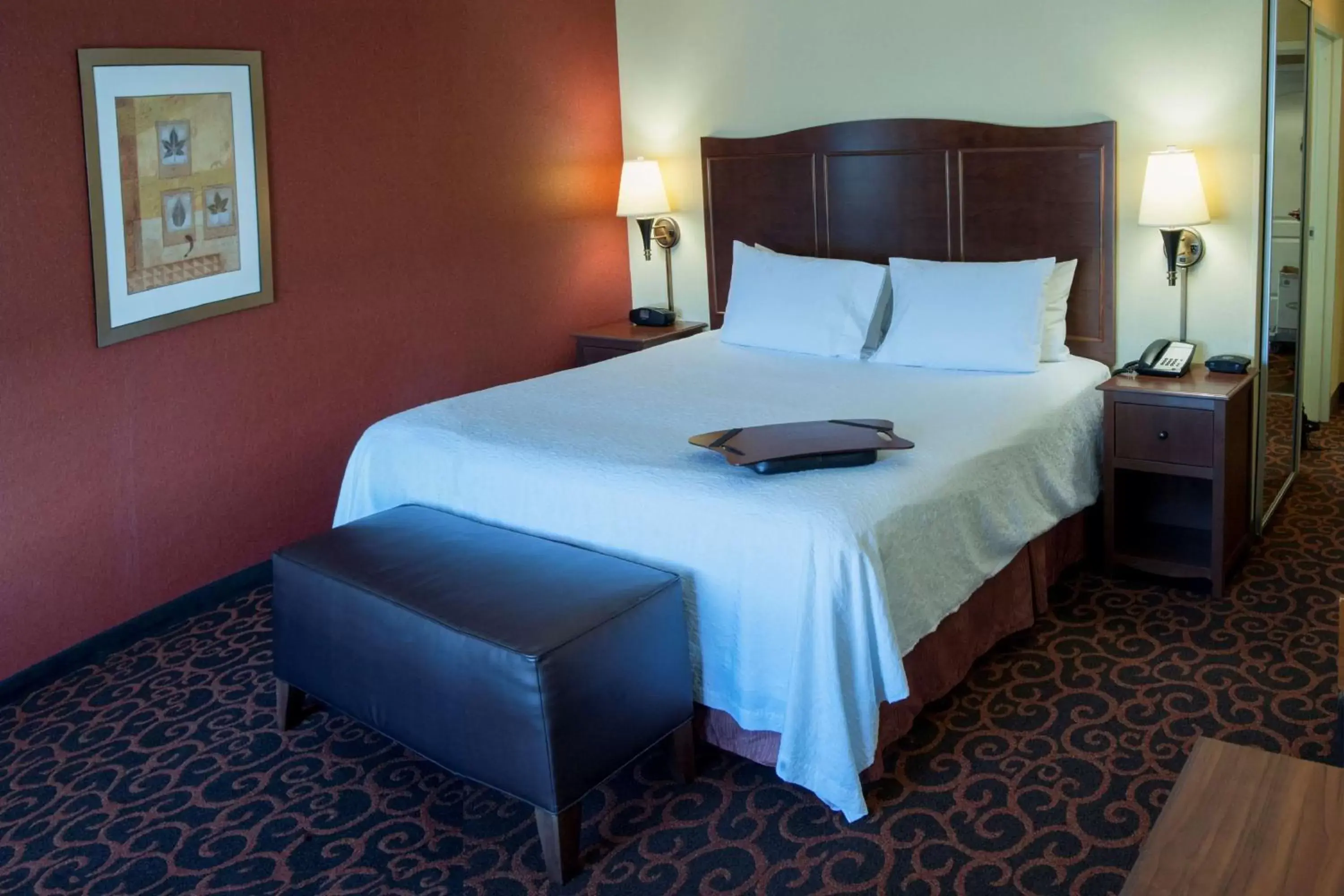 Bed in Hampton Inn & Suites Aberdeen