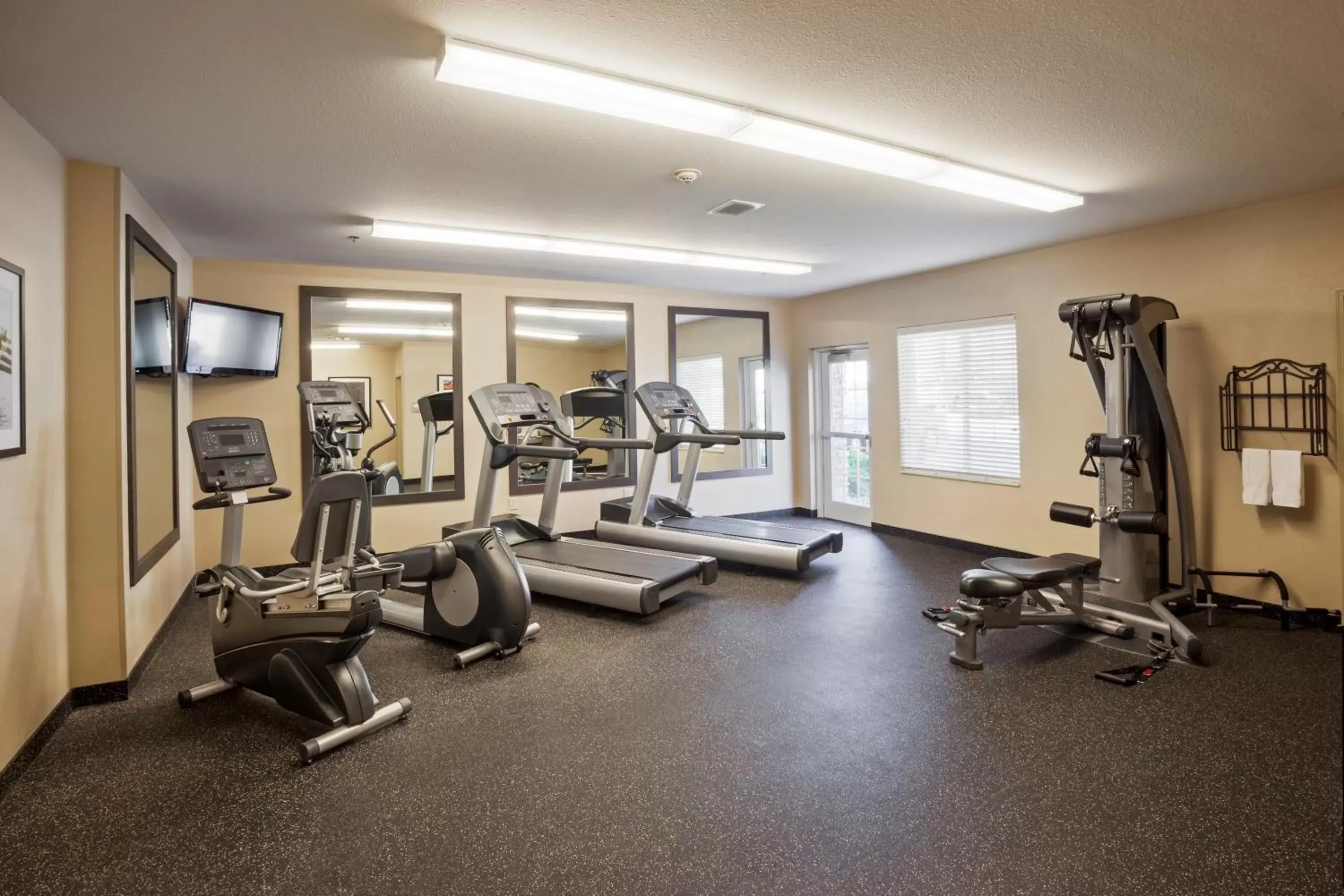 Spa and wellness centre/facilities, Fitness Center/Facilities in Candlewood Suites West Little Rock, an IHG Hotel