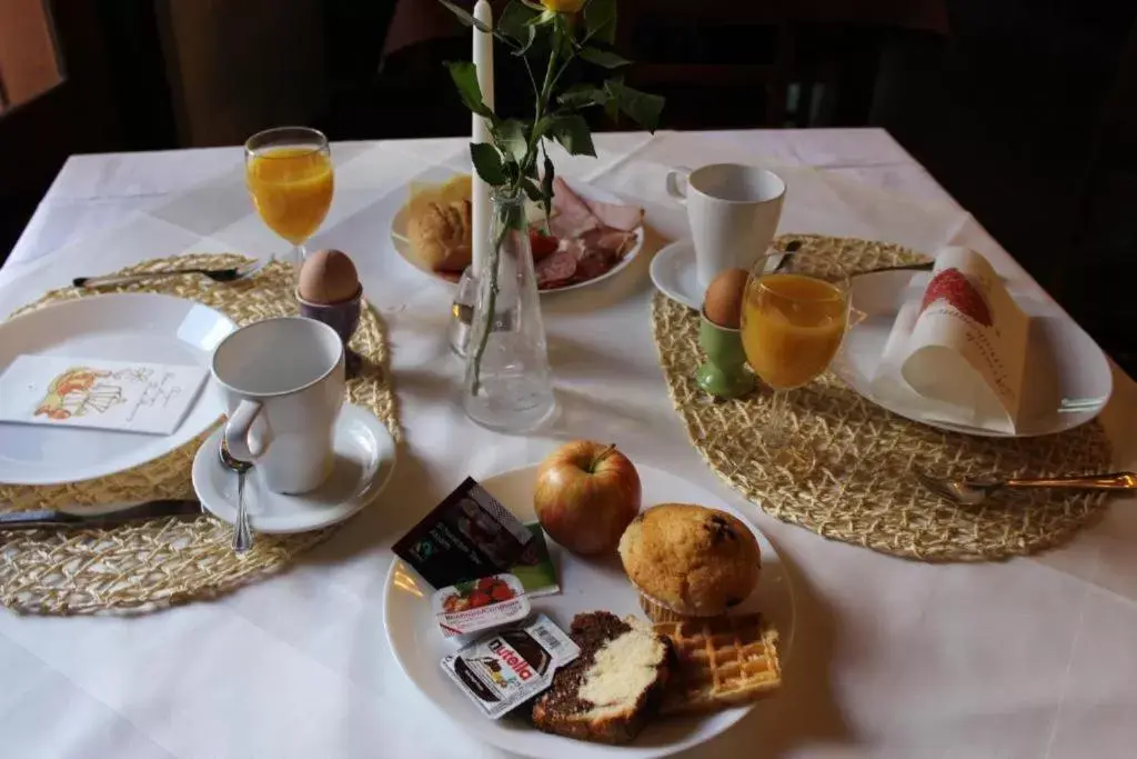 Dining area, Breakfast in Hotel Simonis