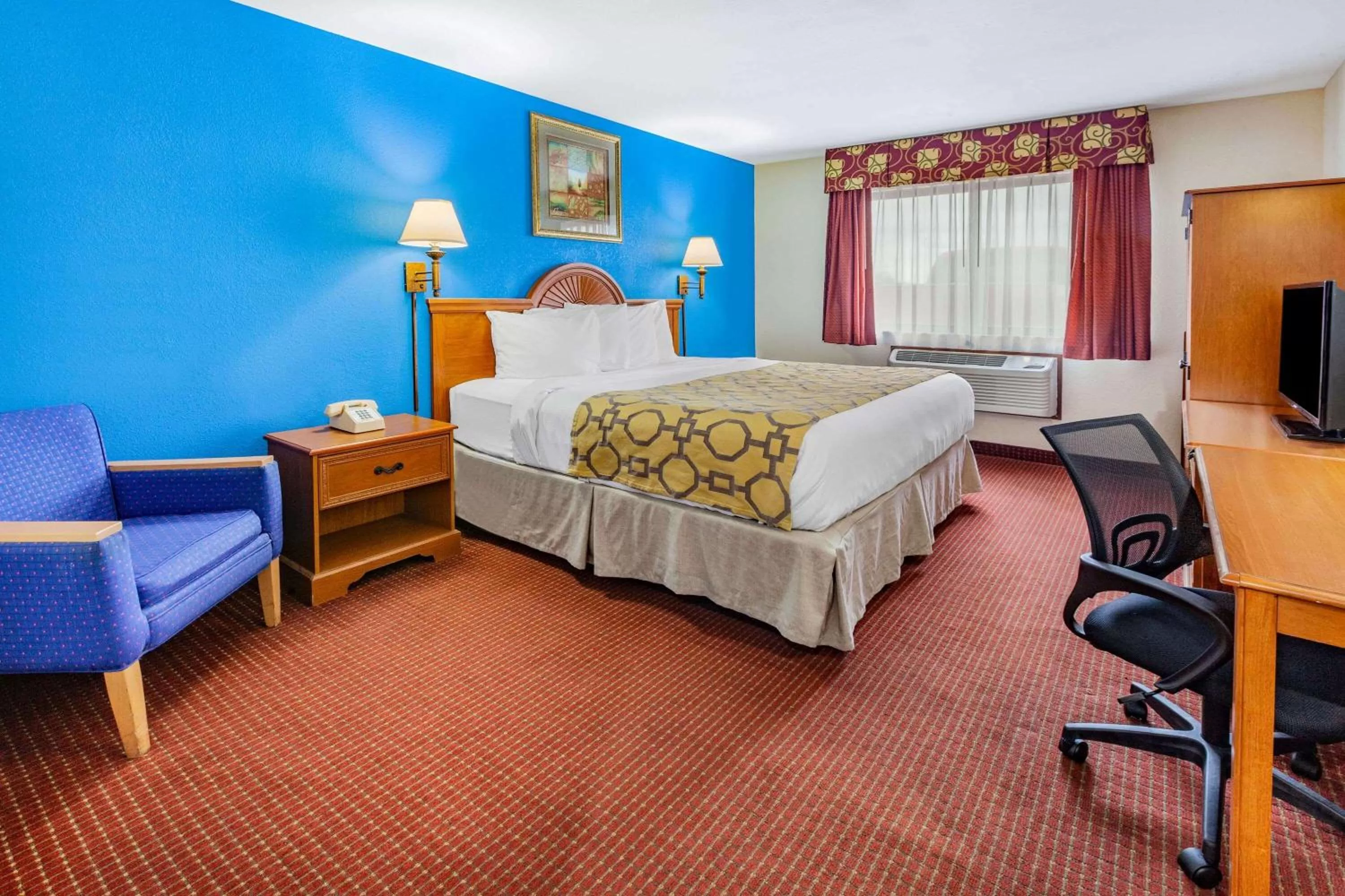 Photo of the whole room, Bed in Baymont by Wyndham Perrysburg-Toledo