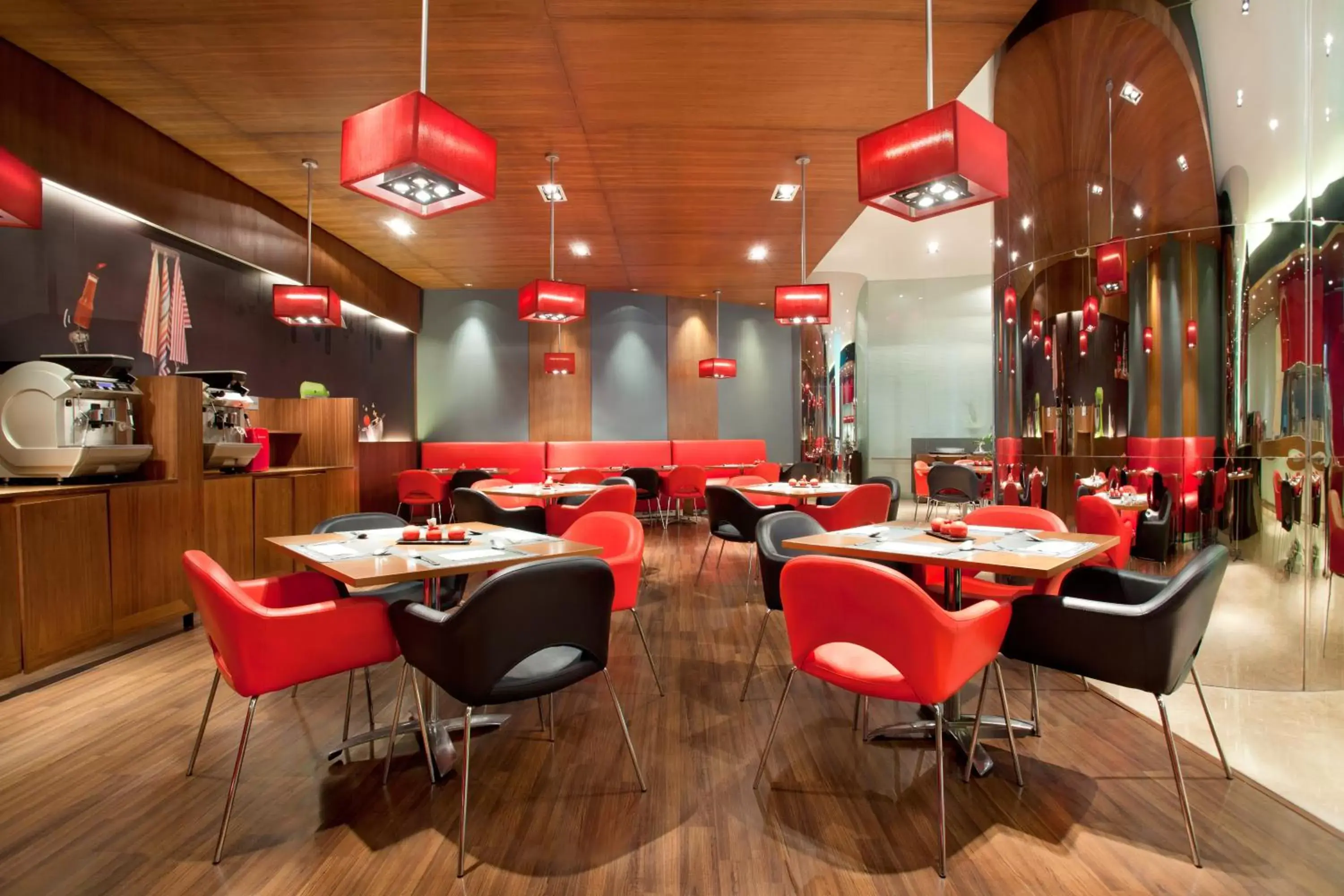 Restaurant/places to eat in Ibis Bandung Trans Studio