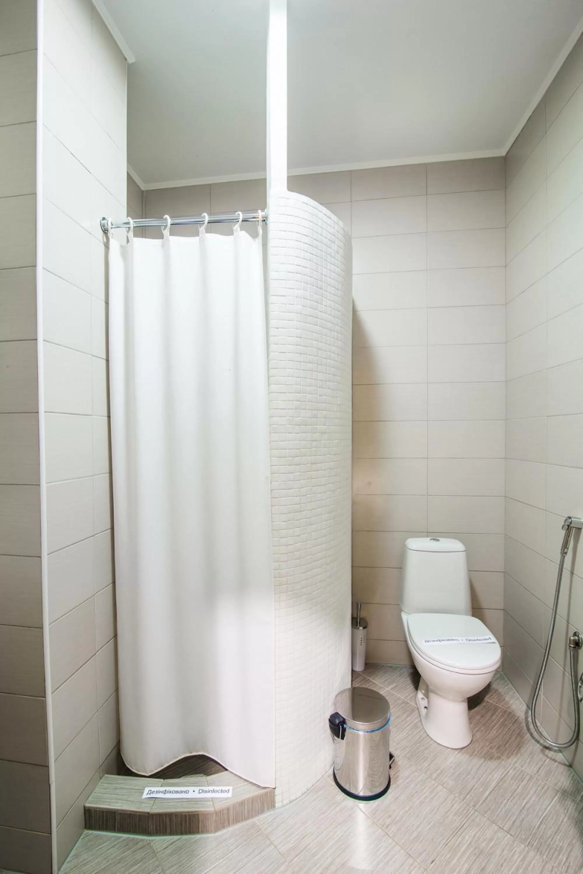 Shower in Georg Palace Hotel