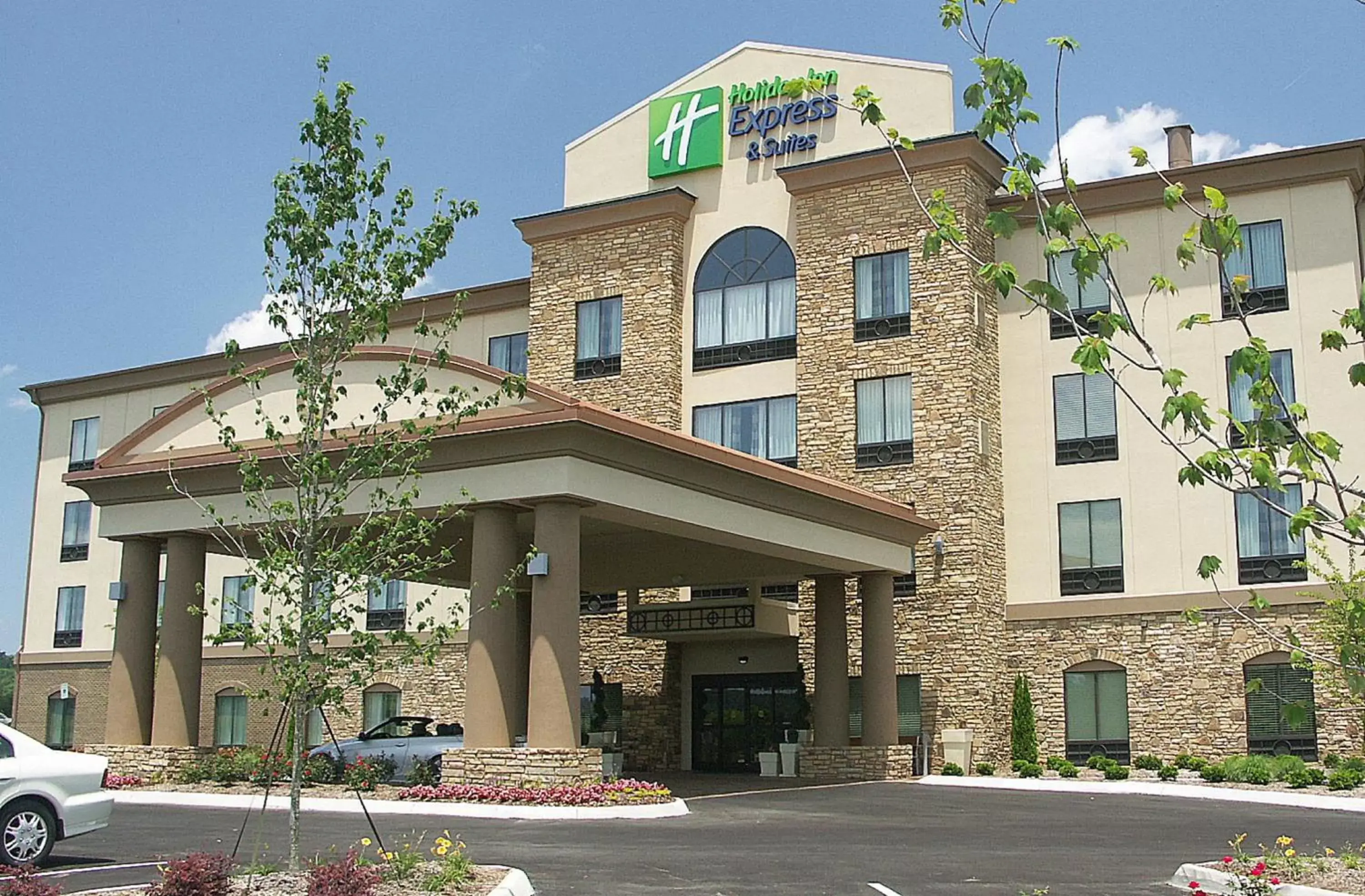 Property building in Holiday Inn Express & Suites - Cleveland Northwest, an IHG Hotel