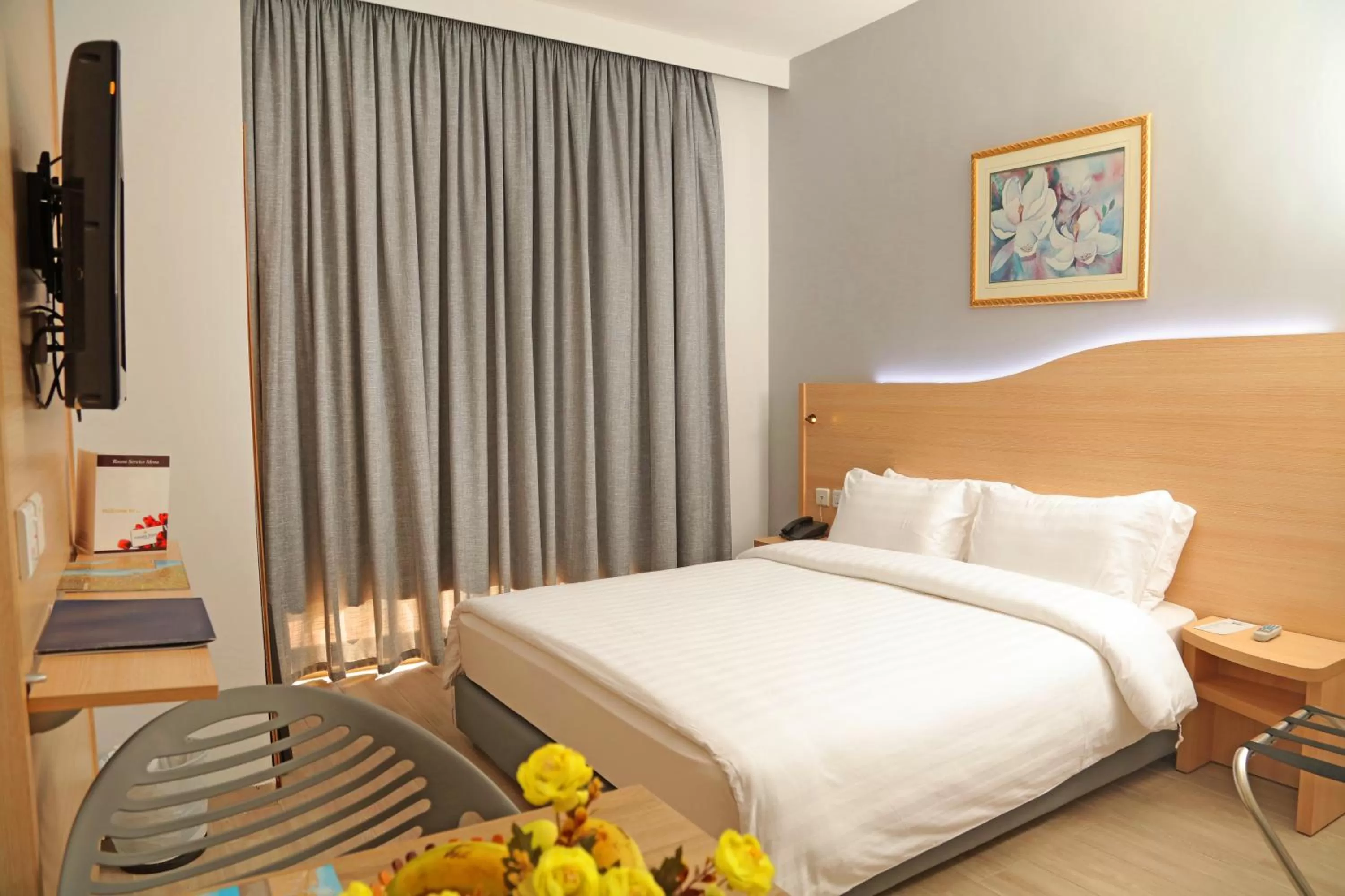 Shower, Bed in Golden Tulip Aqaba