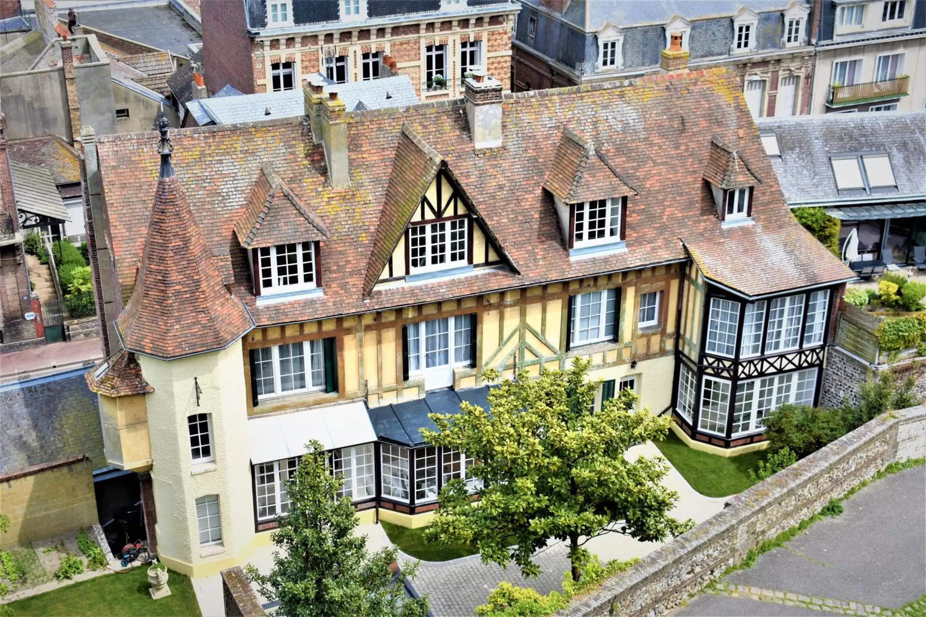 Property building, Bird's-eye View in Villa Castel Chambres d'hôtes B&B