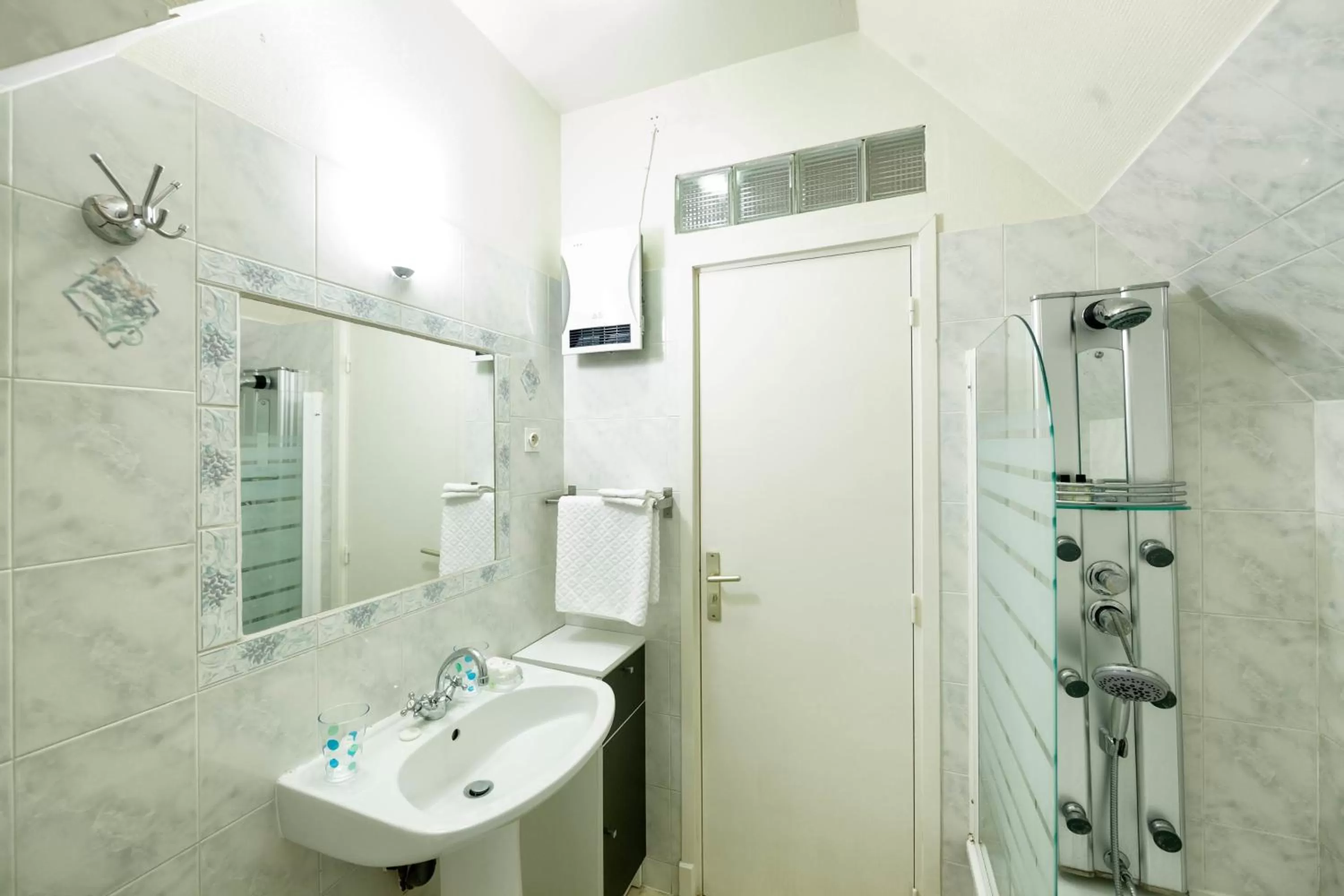 Shower in Château du Jard