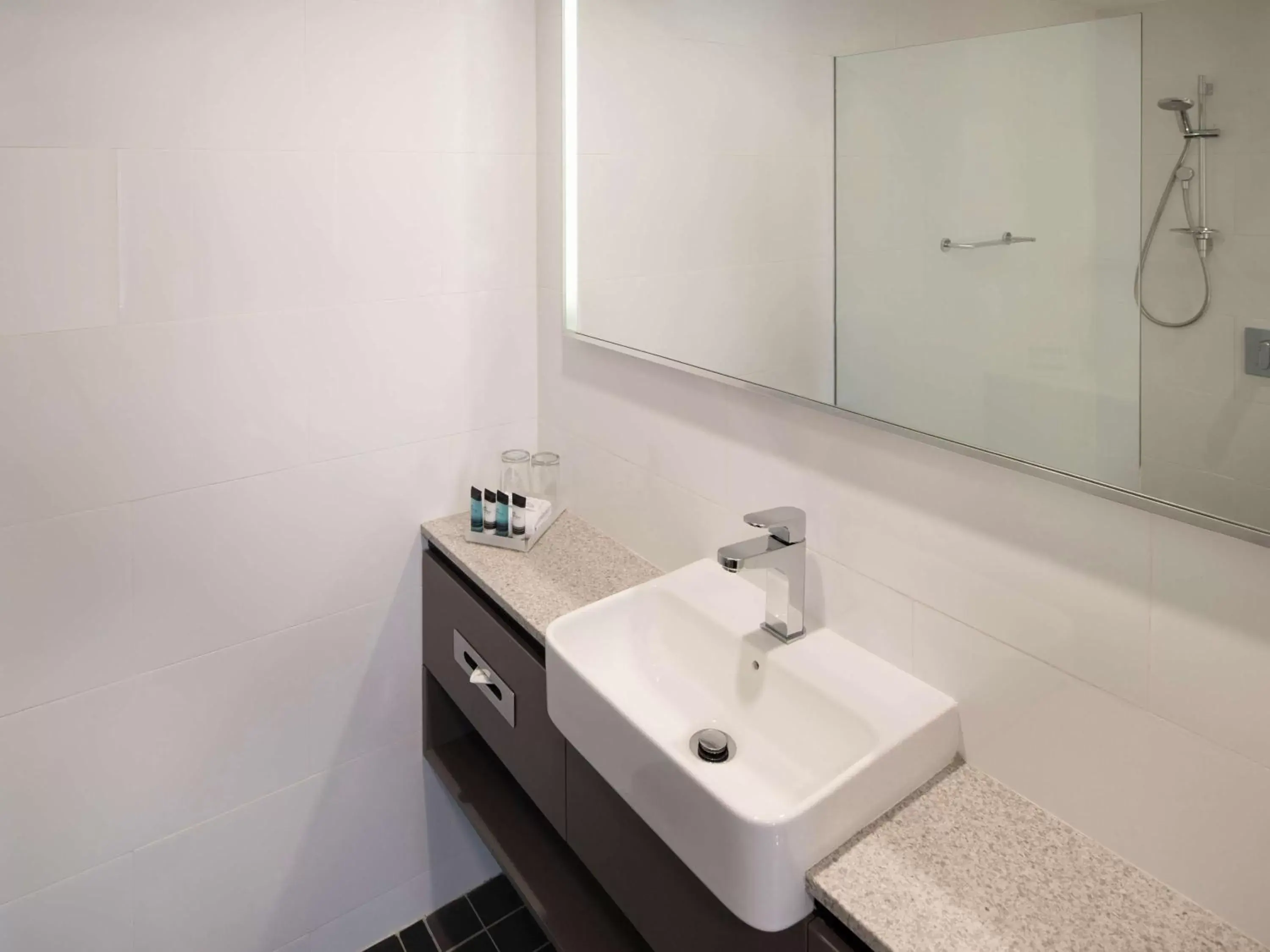 Bathroom in Mercure Sydney Wynyard