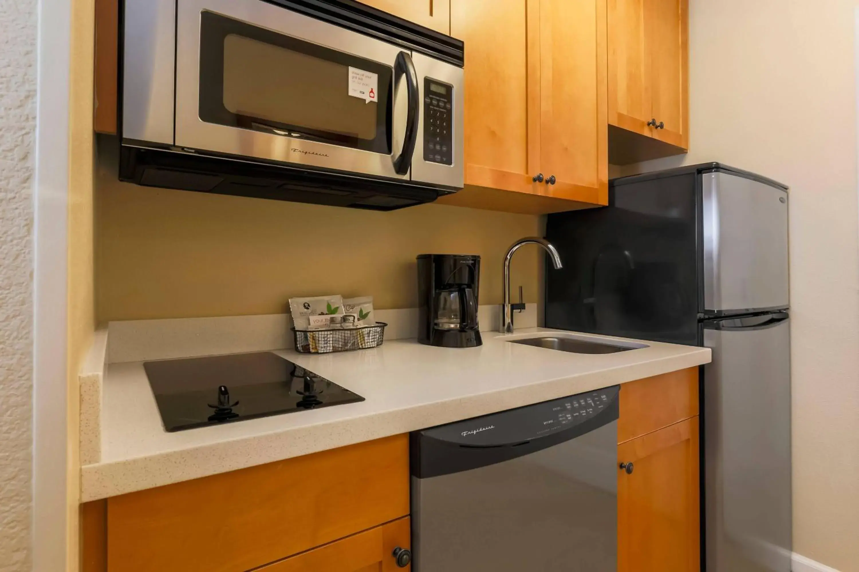 Kitchen or kitchenette, Kitchen/Kitchenette in TownePlace Suites by Marriott Yuma