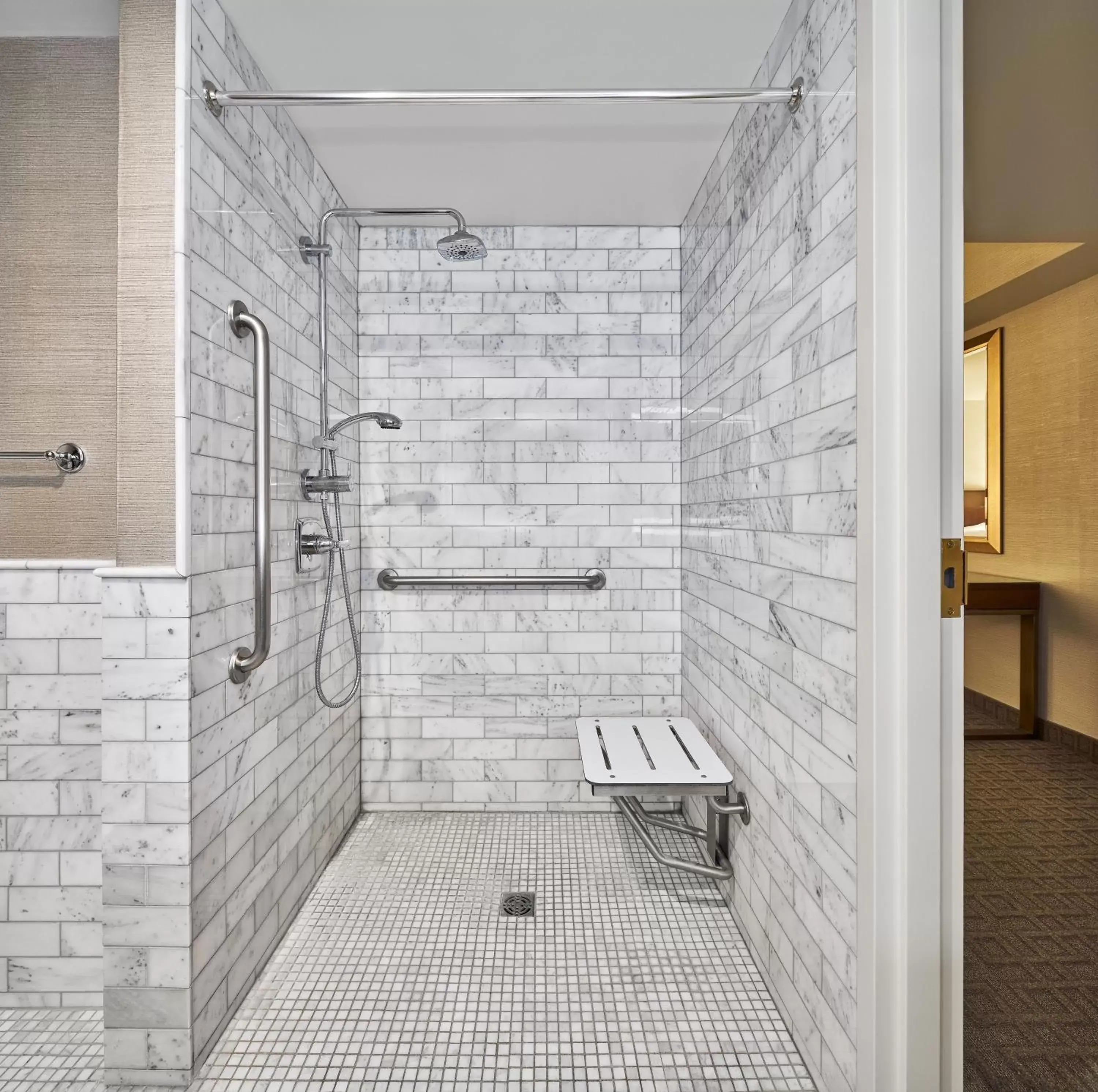 Shower, Bathroom in Lord Elgin Hotel