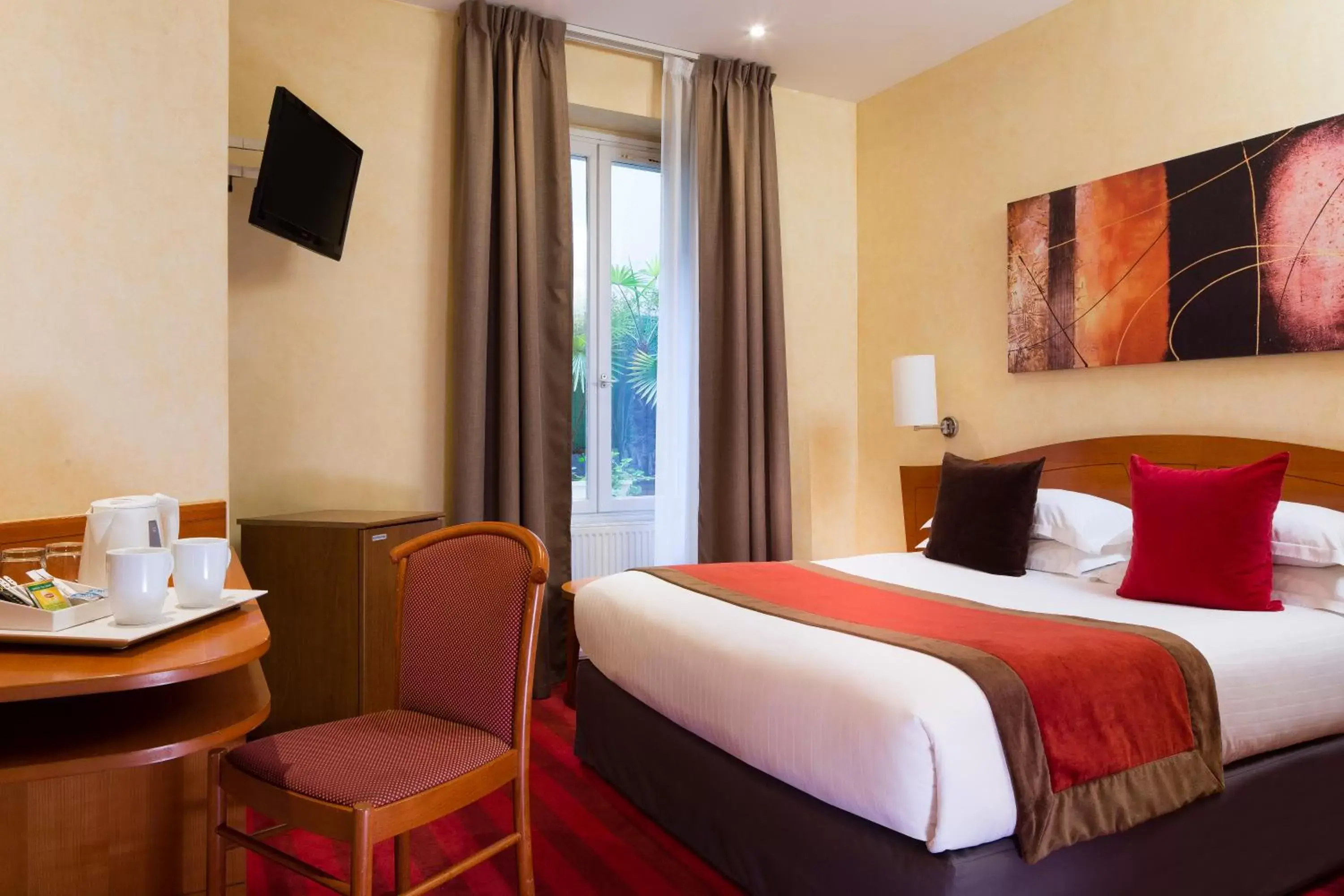 Photo of the whole room, Bed in Europe Hotel Paris Eiffel Photo of the whole room, Bed in Europe Hotel Paris Eiffel